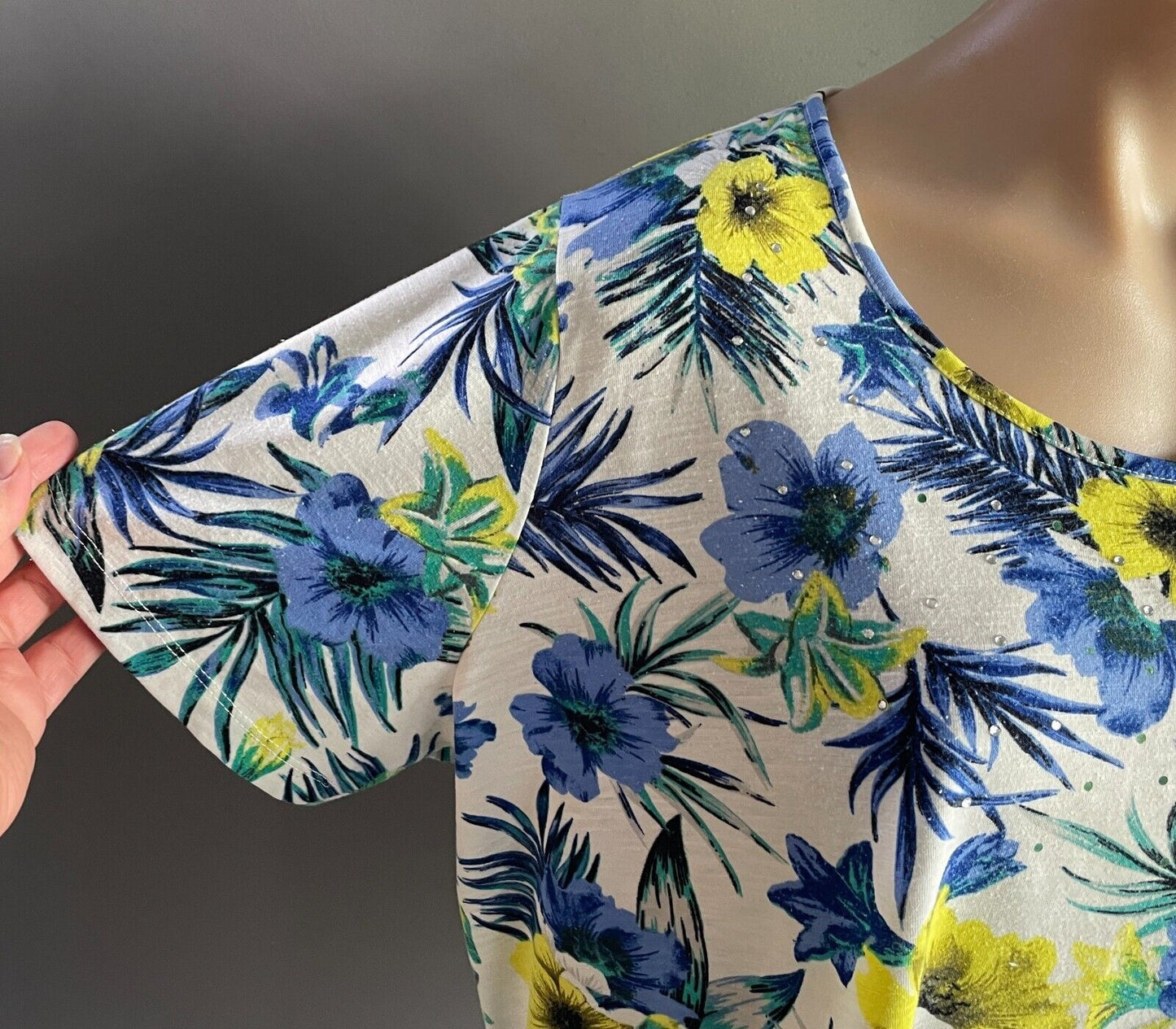 MILLERS Top Bright Multicoloured Floral Print Size 20 Crystal Trim Short Sleeve