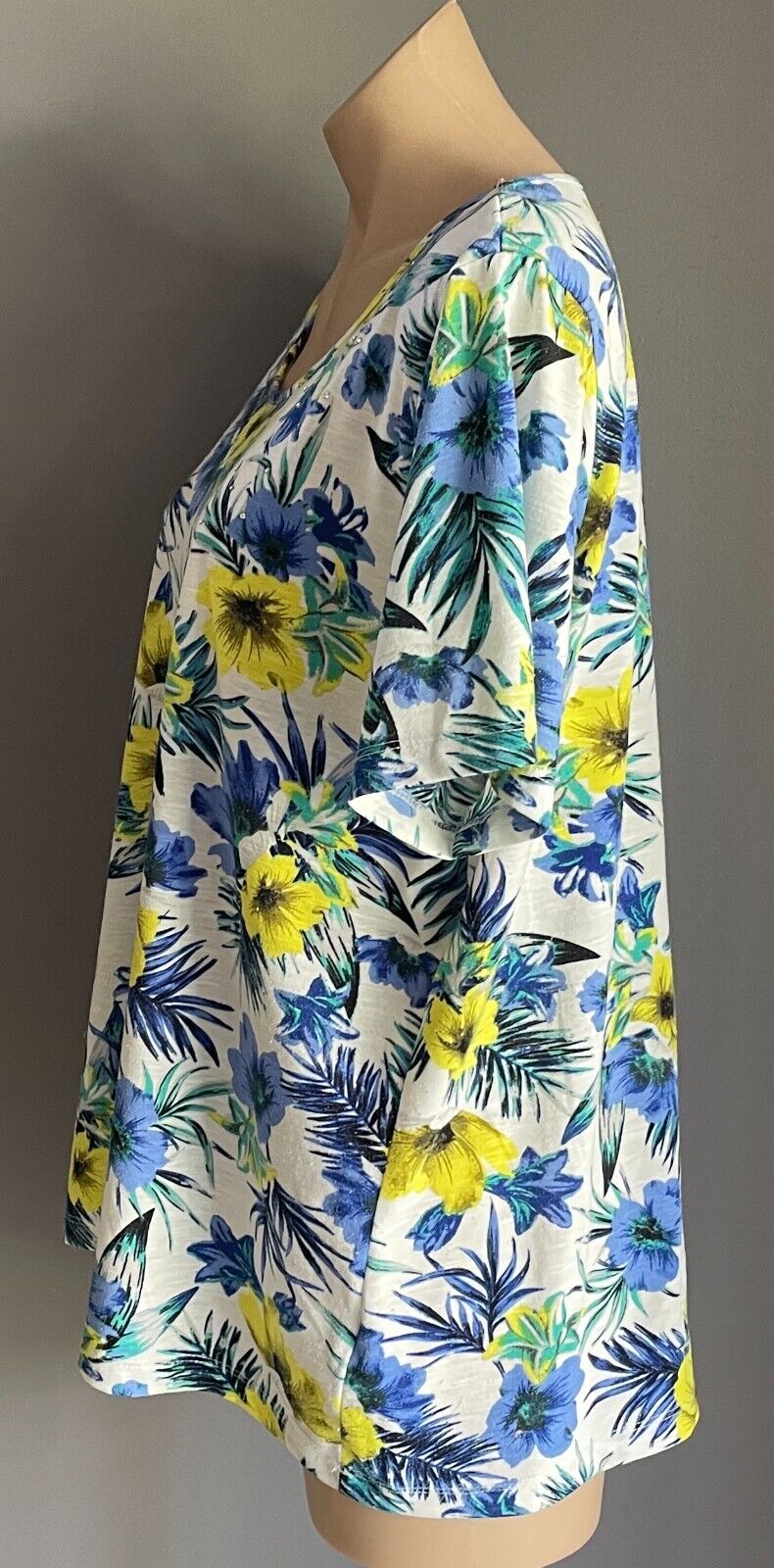 MILLERS Top Bright Multicoloured Floral Print Size 20 Crystal Trim Short Sleeve