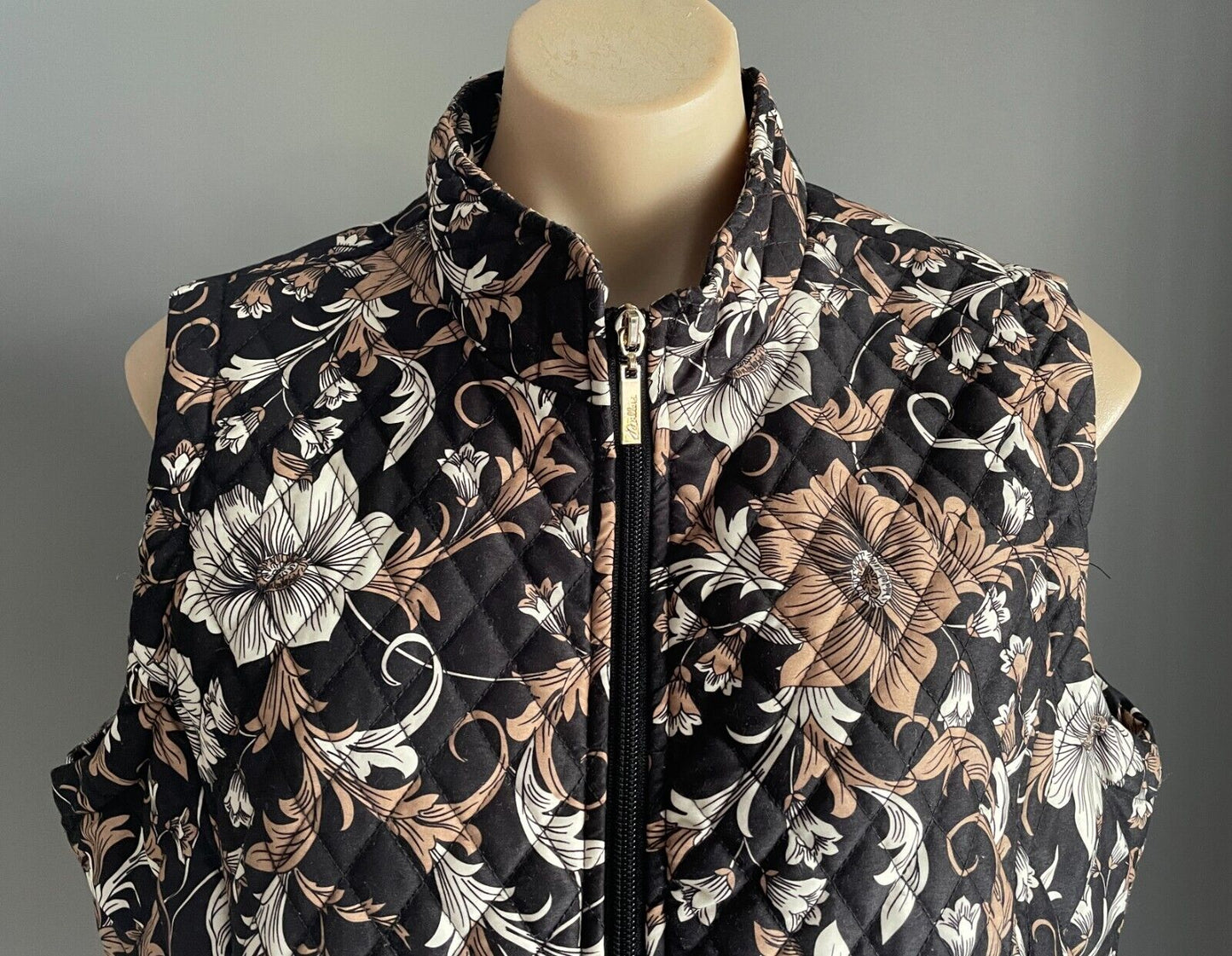 MILLERS Sleeveless Quilted Vest Gilet Size 16 Black Beige Whit Floral Zip Front