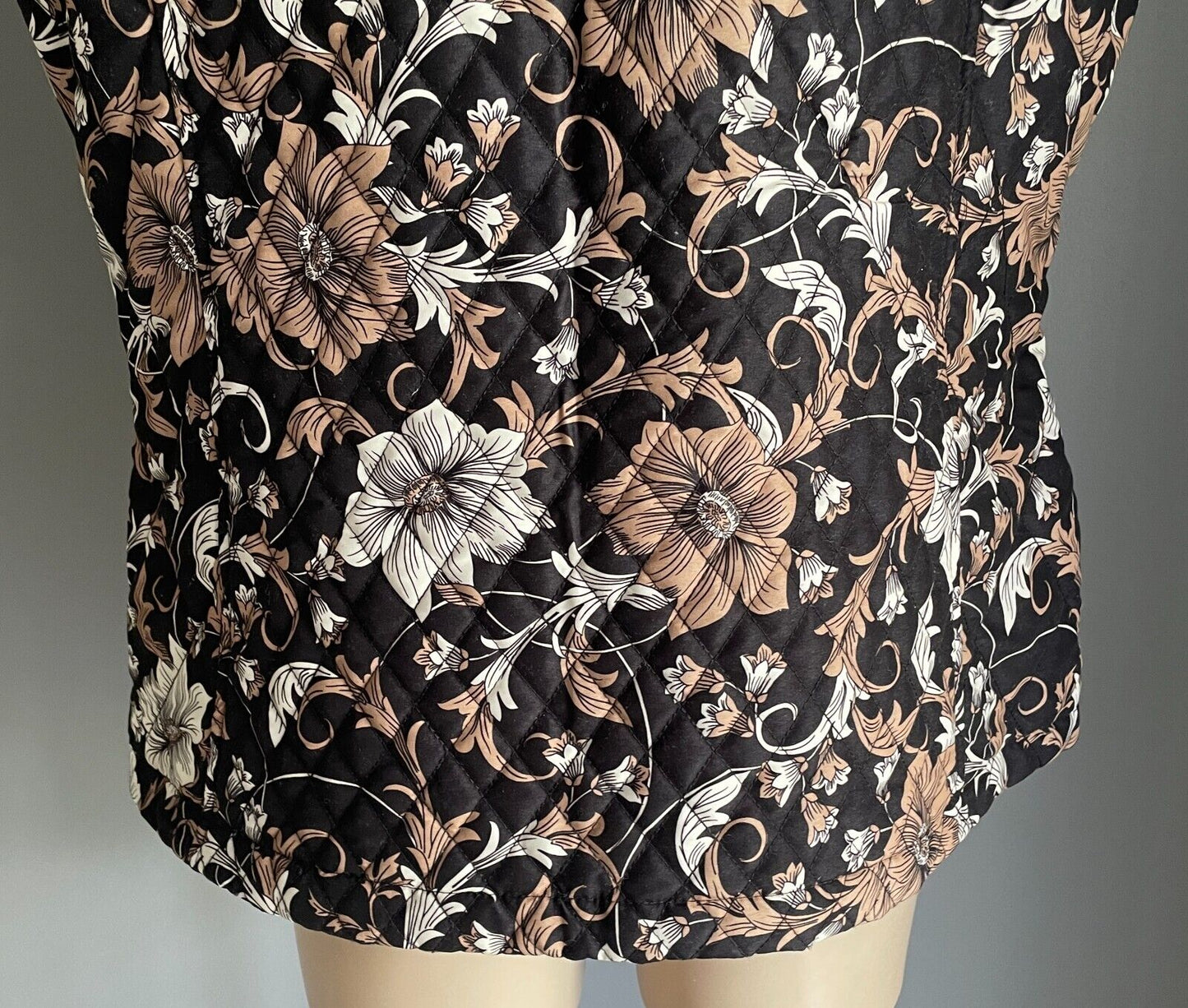 MILLERS Sleeveless Quilted Vest Gilet Size 16 Black Beige Whit Floral Zip Front