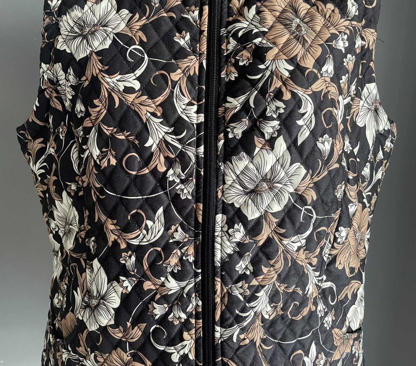 MILLERS Sleeveless Quilted Vest Gilet Size 16 Black Beige Whit Floral Zip Front