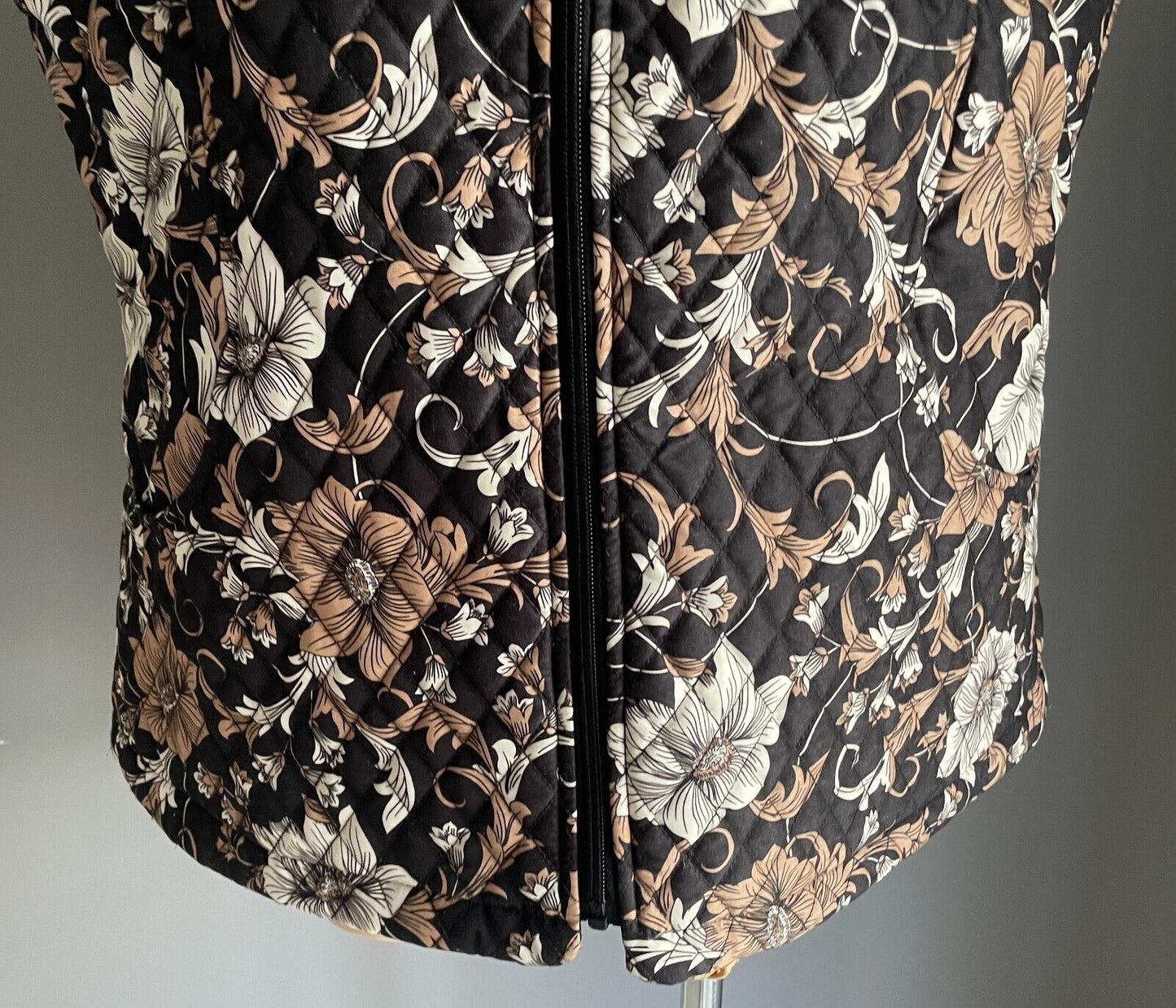MILLERS Sleeveless Quilted Vest Gilet Size 16 Black Beige Whit Floral Zip Front