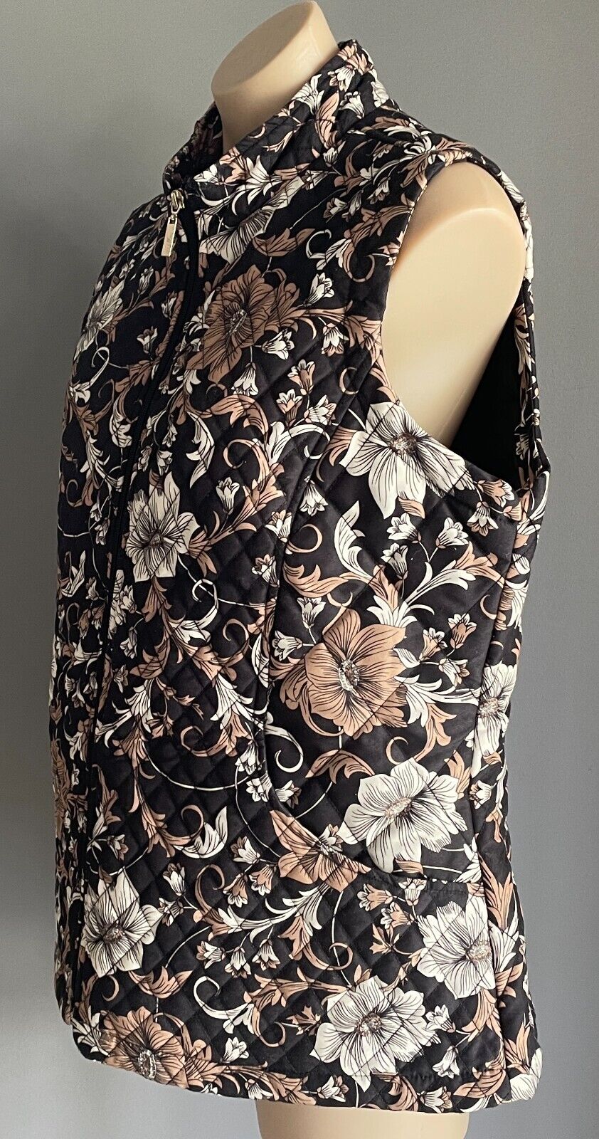 MILLERS Sleeveless Quilted Vest Gilet Size 16 Black Beige Whit Floral Zip Front