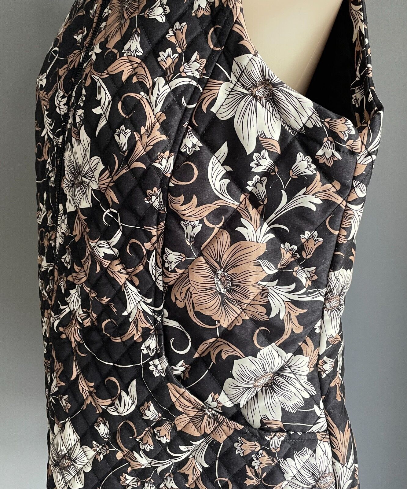 MILLERS Sleeveless Quilted Vest Gilet Size 16 Black Beige Whit Floral Zip Front
