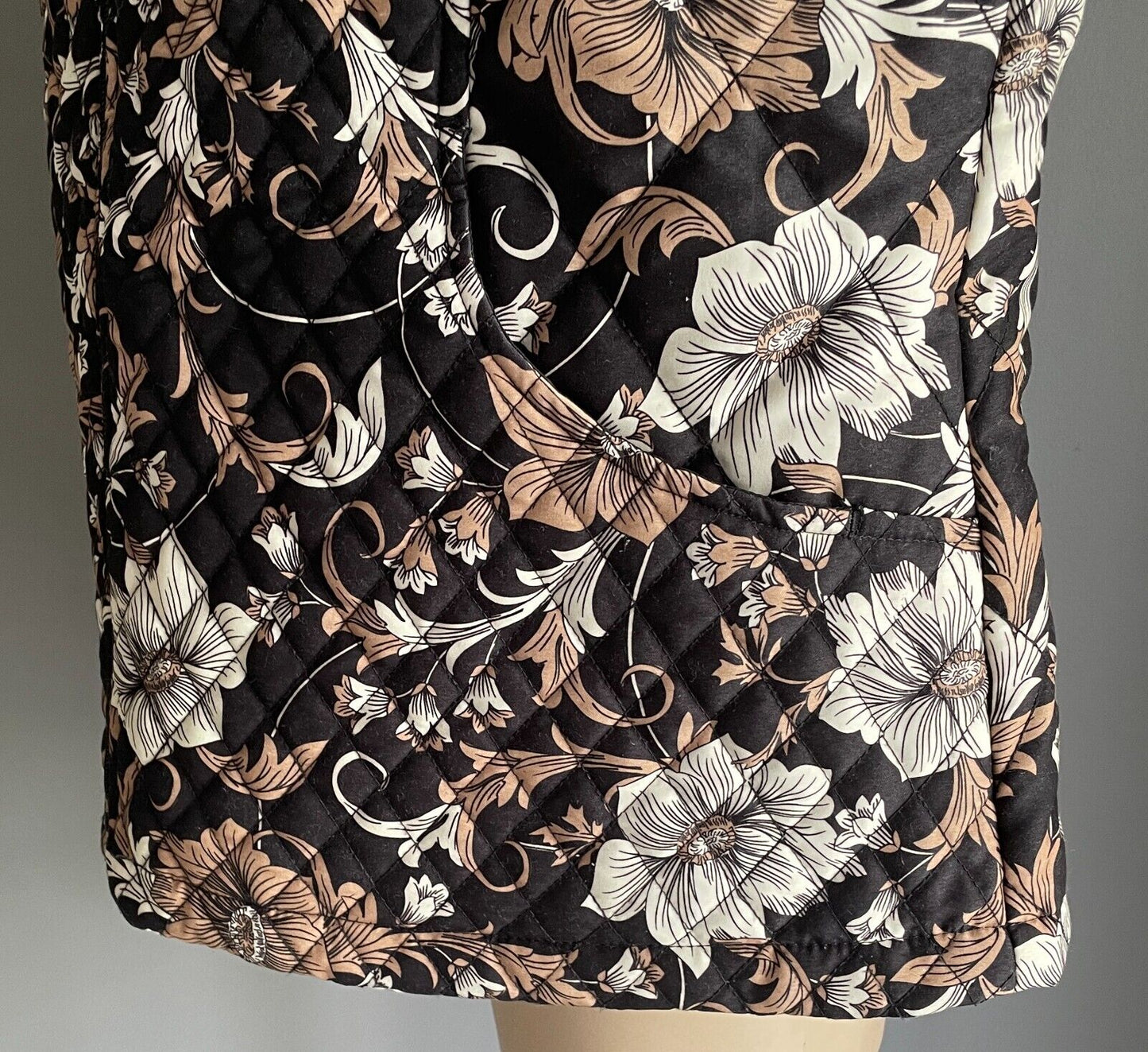 MILLERS Sleeveless Quilted Vest Gilet Size 16 Black Beige Whit Floral Zip Front