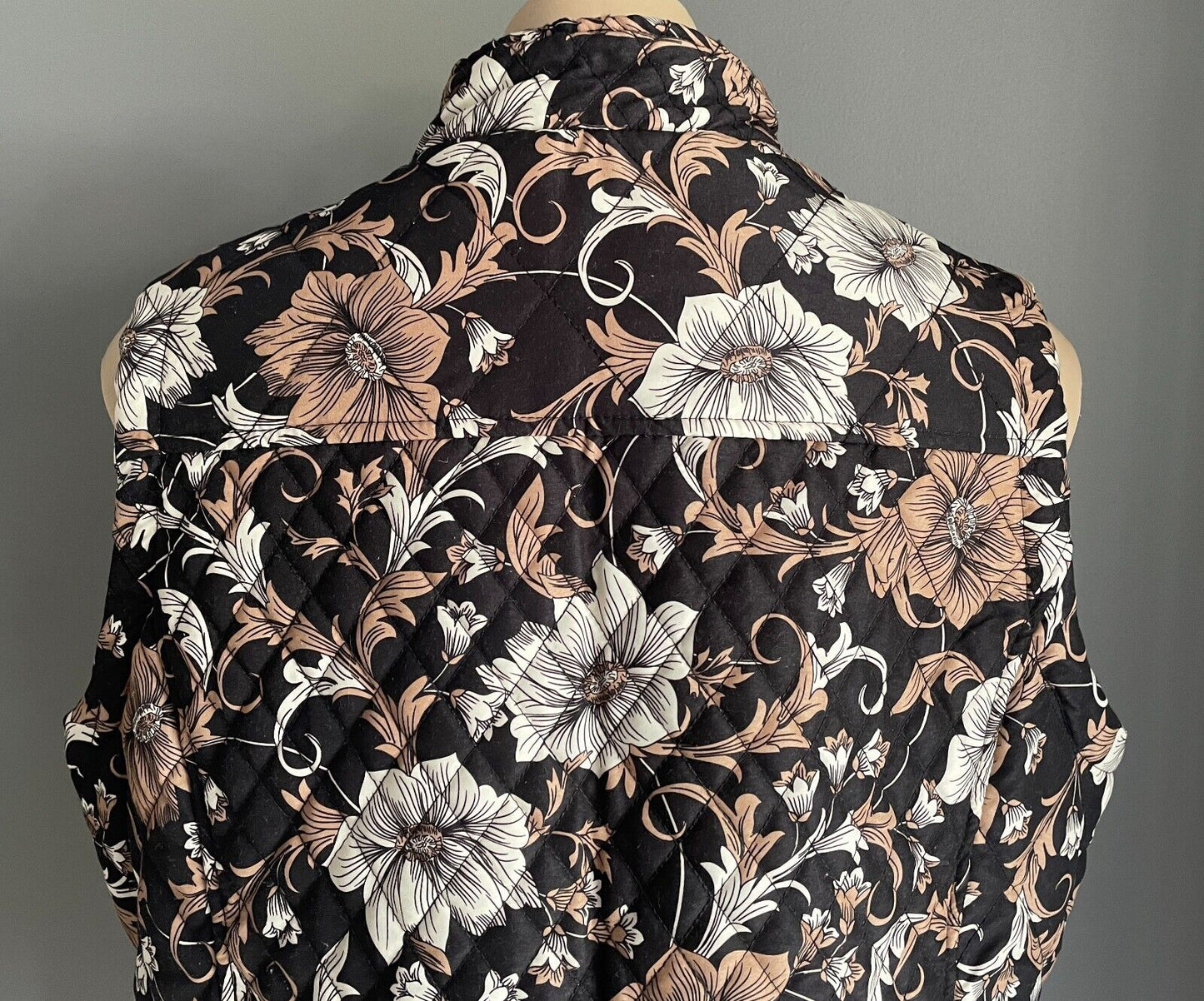 MILLERS Sleeveless Quilted Vest Gilet Size 16 Black Beige Whit Floral Zip Front