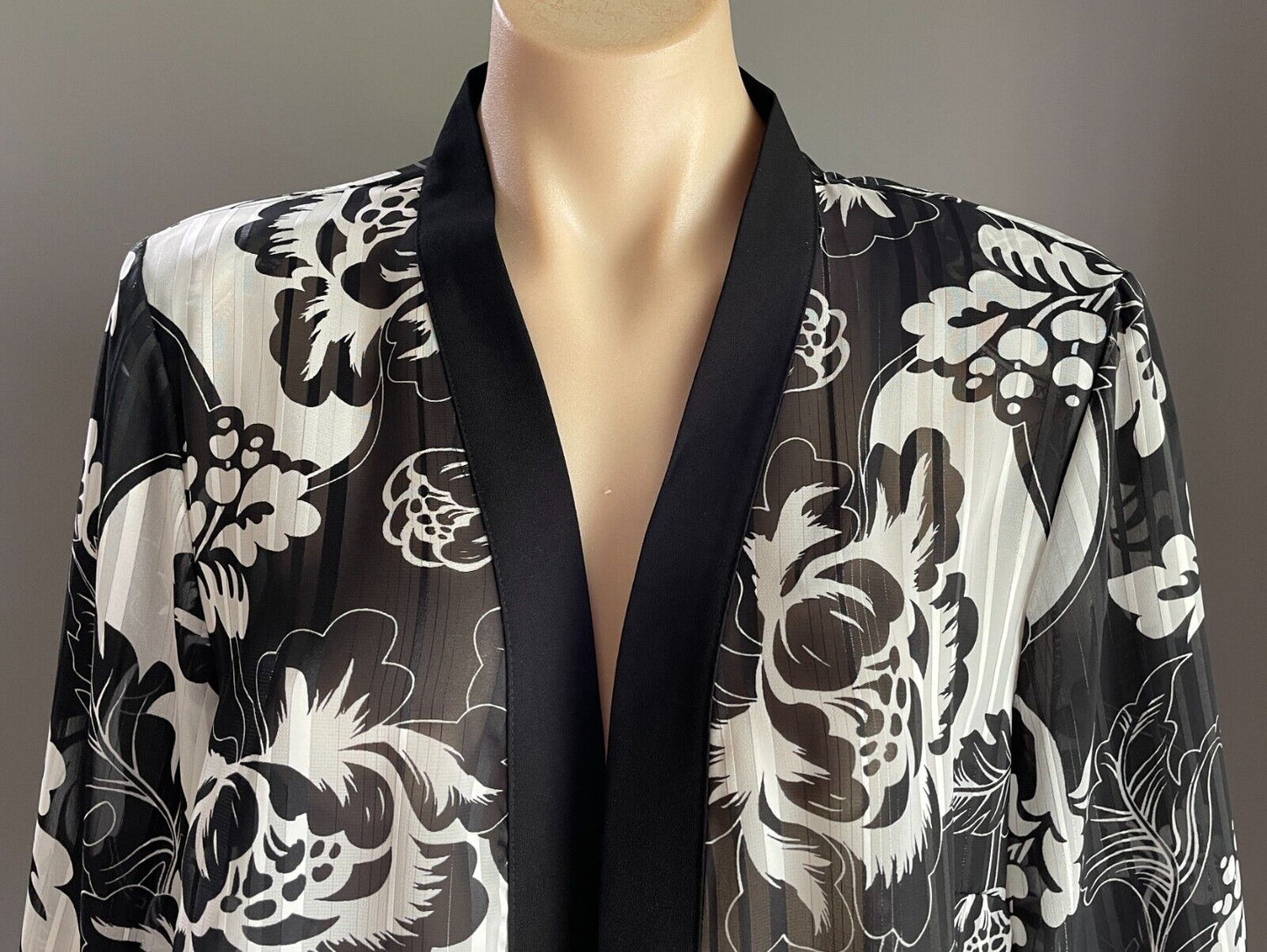 MILLERS Jacket Black White Floral Print 3/4 Sleeve Kimono Size 16 Silver Thread