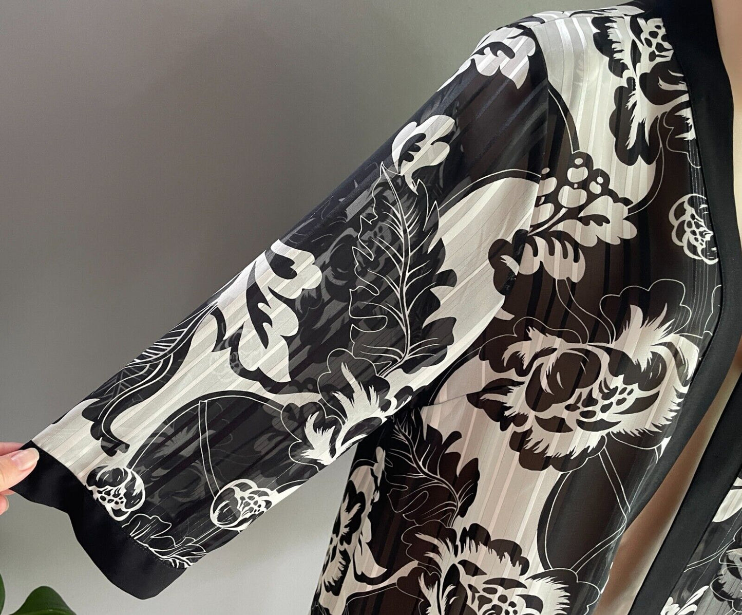 MILLERS Jacket Black White Floral Print 3/4 Sleeve Kimono Size 16 Silver Thread