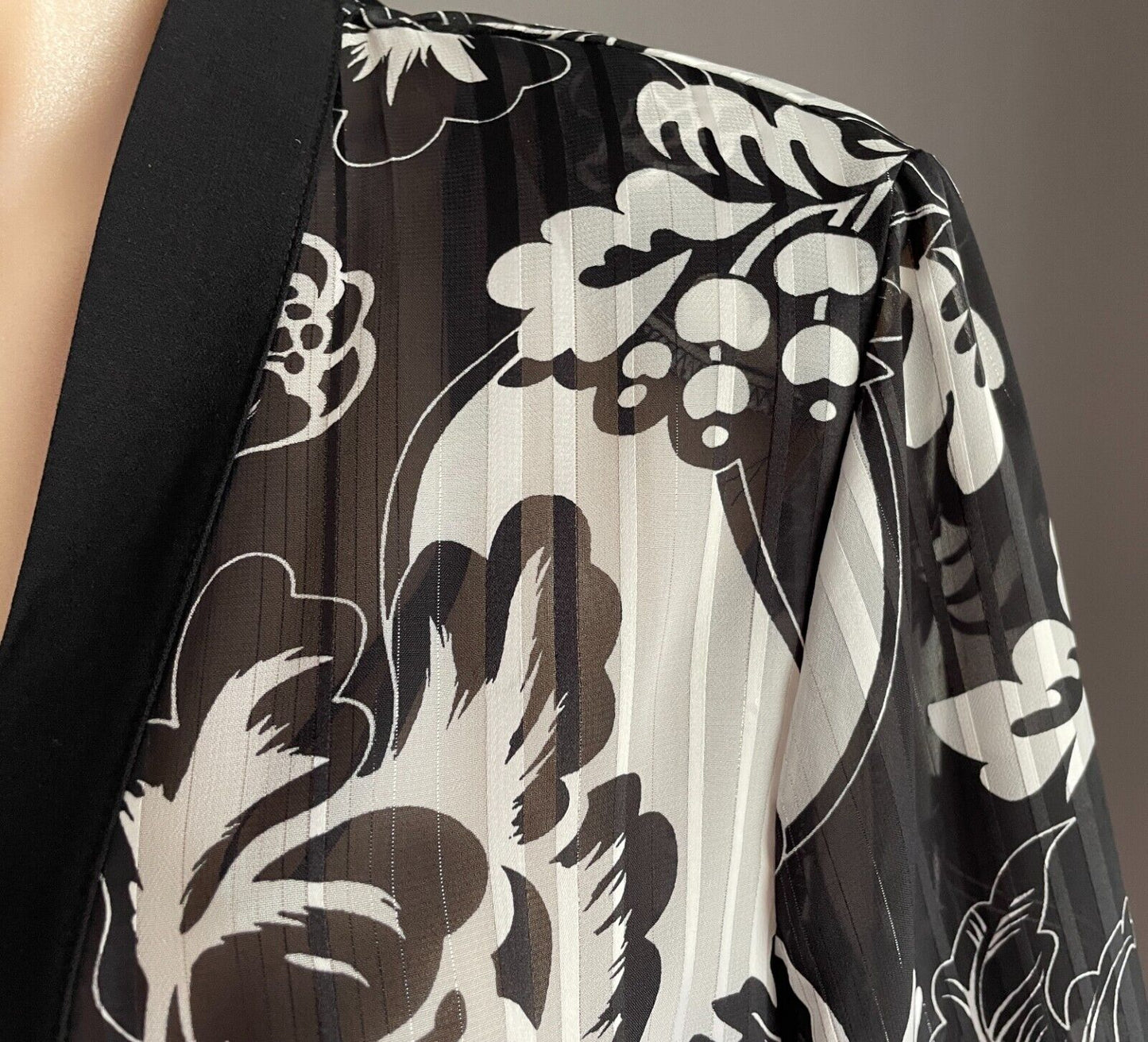 MILLERS Jacket Black White Floral Print 3/4 Sleeve Kimono Size 16 Silver Thread