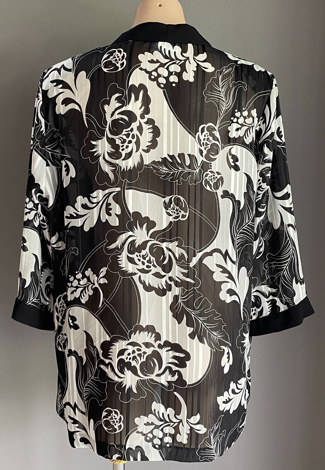 MILLERS Jacket Black White Floral Print 3/4 Sleeve Kimono Size 16 Silver Thread