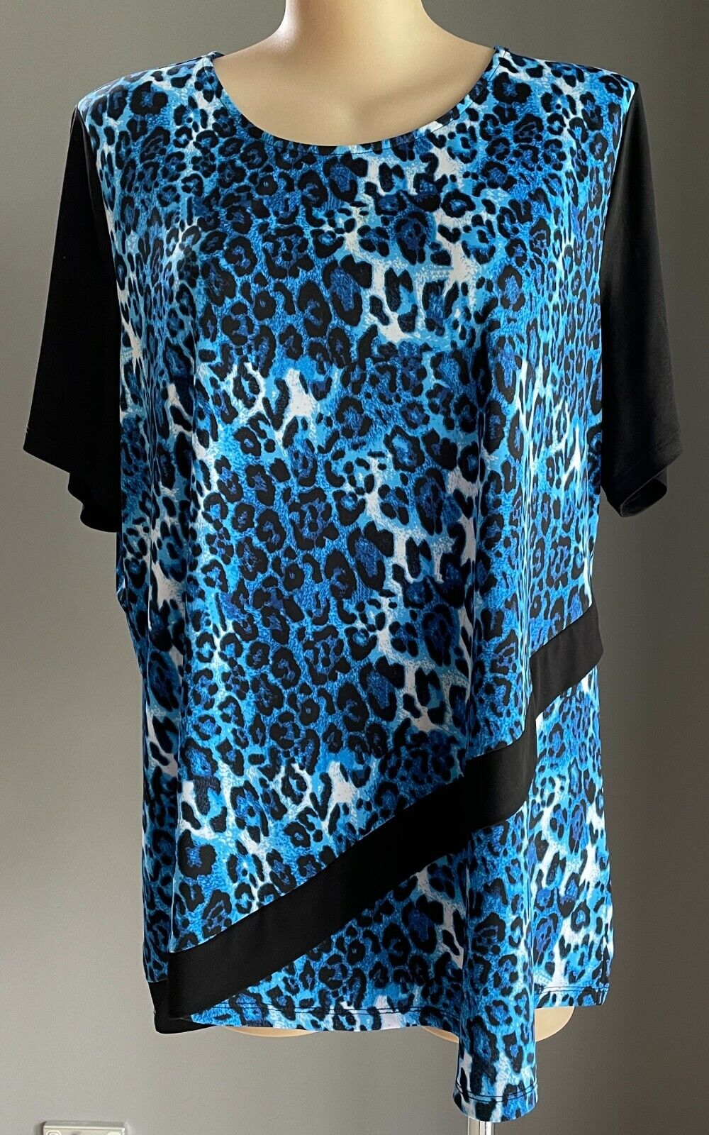 MILLERS Top Blue White Black Leopard Print Short Sleeve Stretch Blouse Plus 26