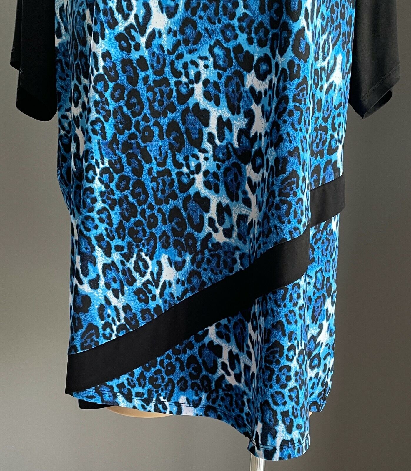 MILLERS Top Blue White Black Leopard Print Short Sleeve Stretch Blouse Plus 26