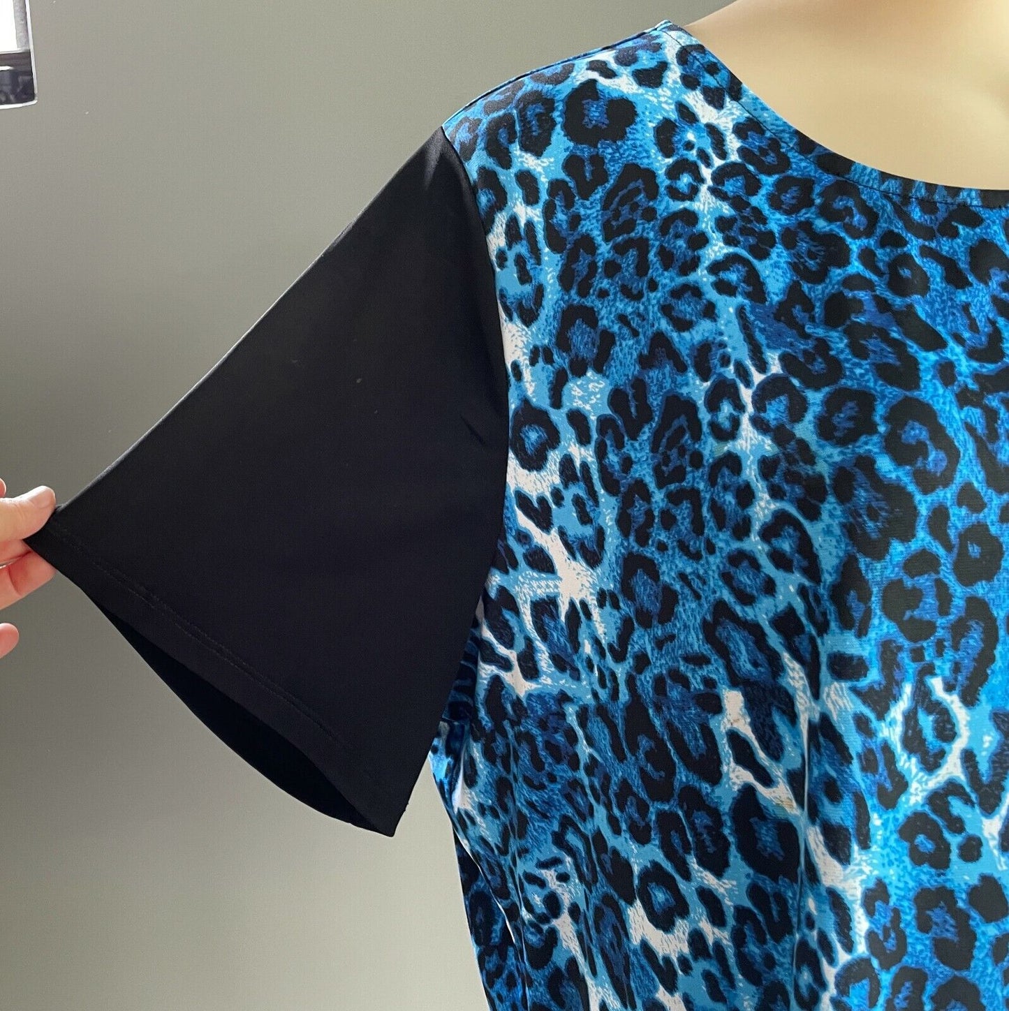 MILLERS Top Blue White Black Leopard Print Short Sleeve Stretch Blouse Plus 26