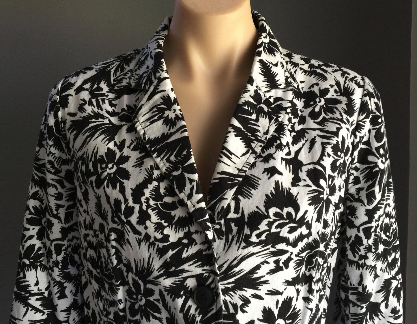 MILLERS Denim Jacket Black White Linen Blend Floral Print Ladies Sz 12 Gorgeous