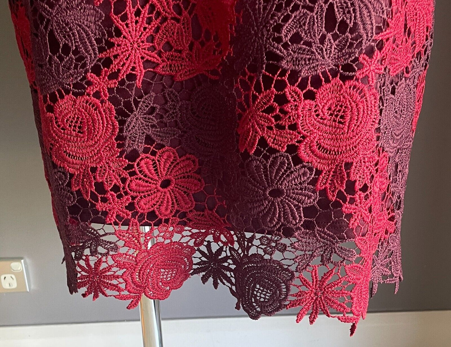 MILLERS Dress Burgundy & Aubergine Cut Out Lace Sleeveless Shift Style Size 22