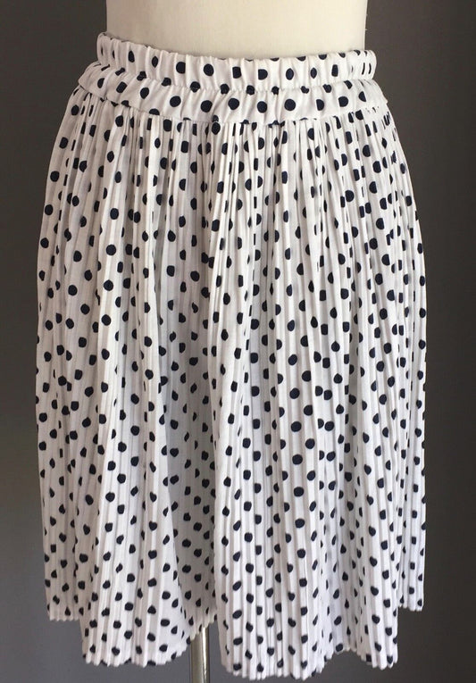 REGATTA SPORTS Shorts Navy & White Polka Dot Pleated Ladies Size M 8 10 Vintage