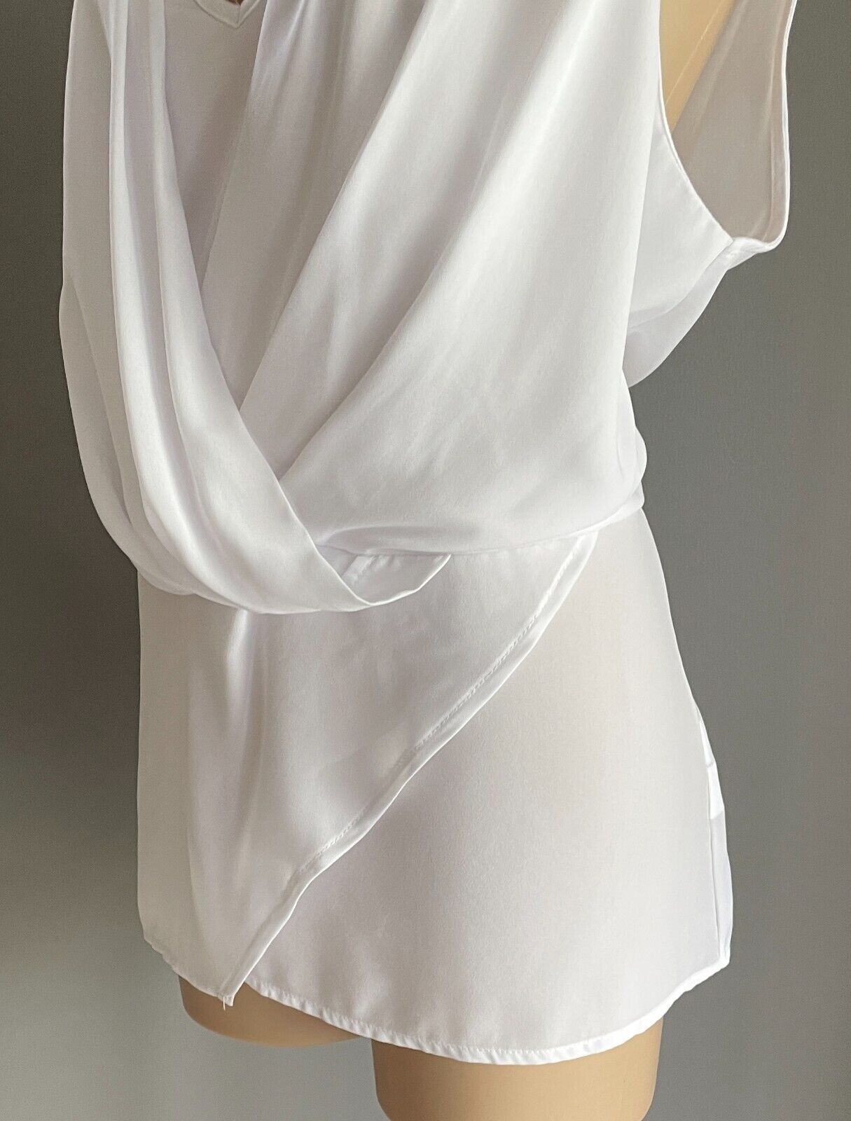 SUITE BOUTIQUE Top White Sleeveless Twofer V-Neck Crossover Blouse Size 18