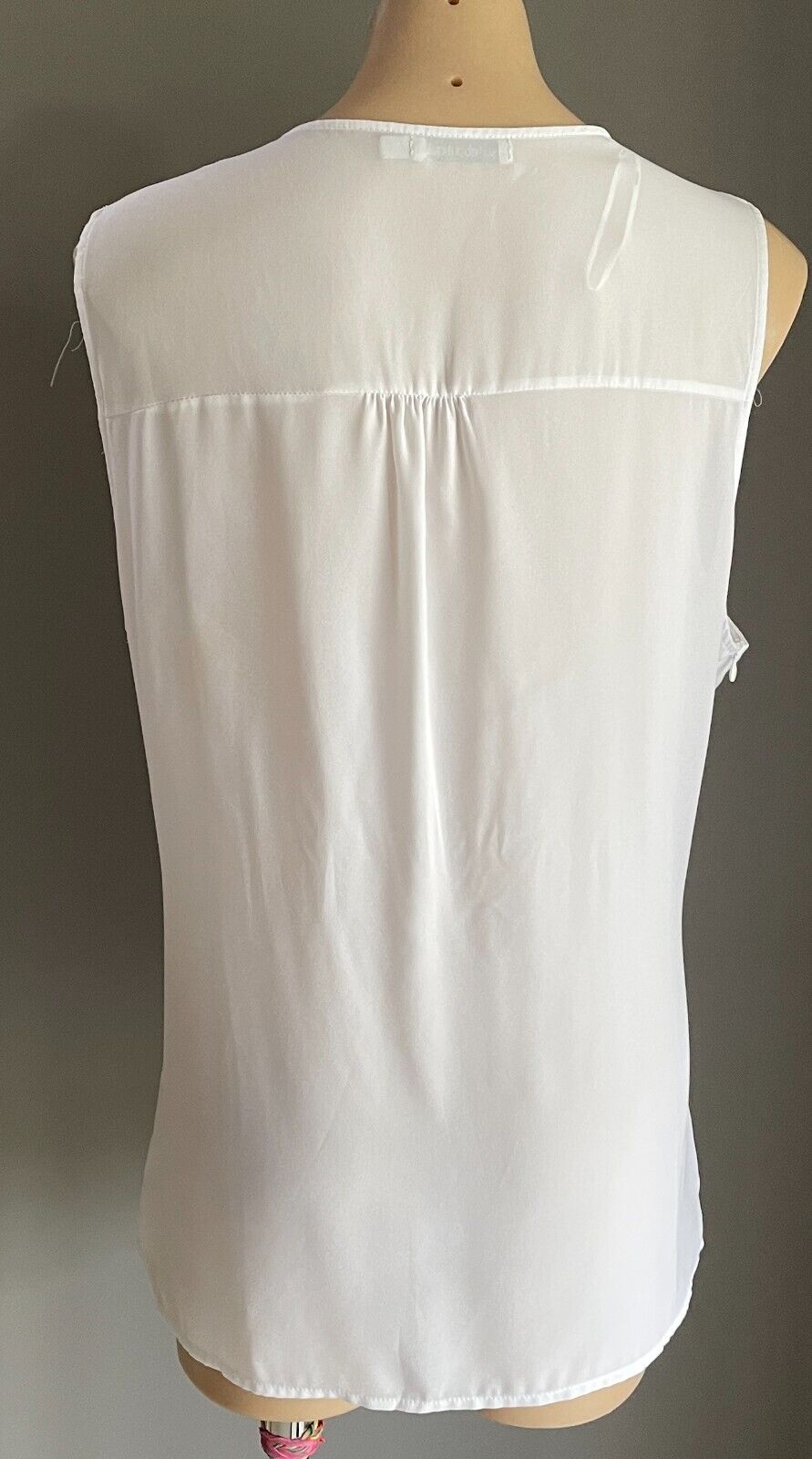 SUITE BOUTIQUE Top White Sleeveless Twofer V-Neck Crossover Blouse Size 18