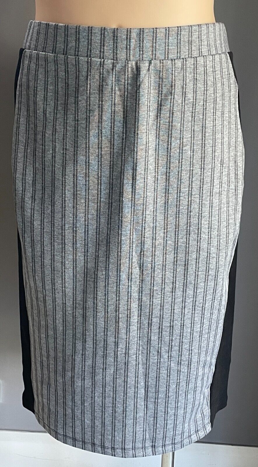 SUITE BOUTIQUE Pencil Skirt Grey Black Stripe Panel Stretch Knit Size 18 NEW