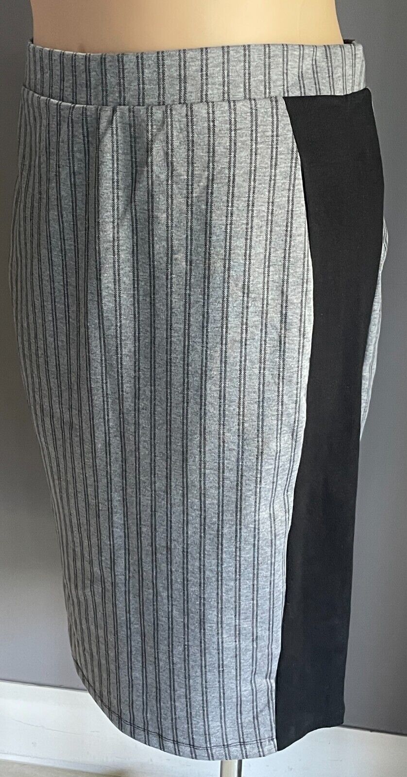 SUITE BOUTIQUE Pencil Skirt Grey Black Stripe Panel Stretch Knit Size 18 NEW