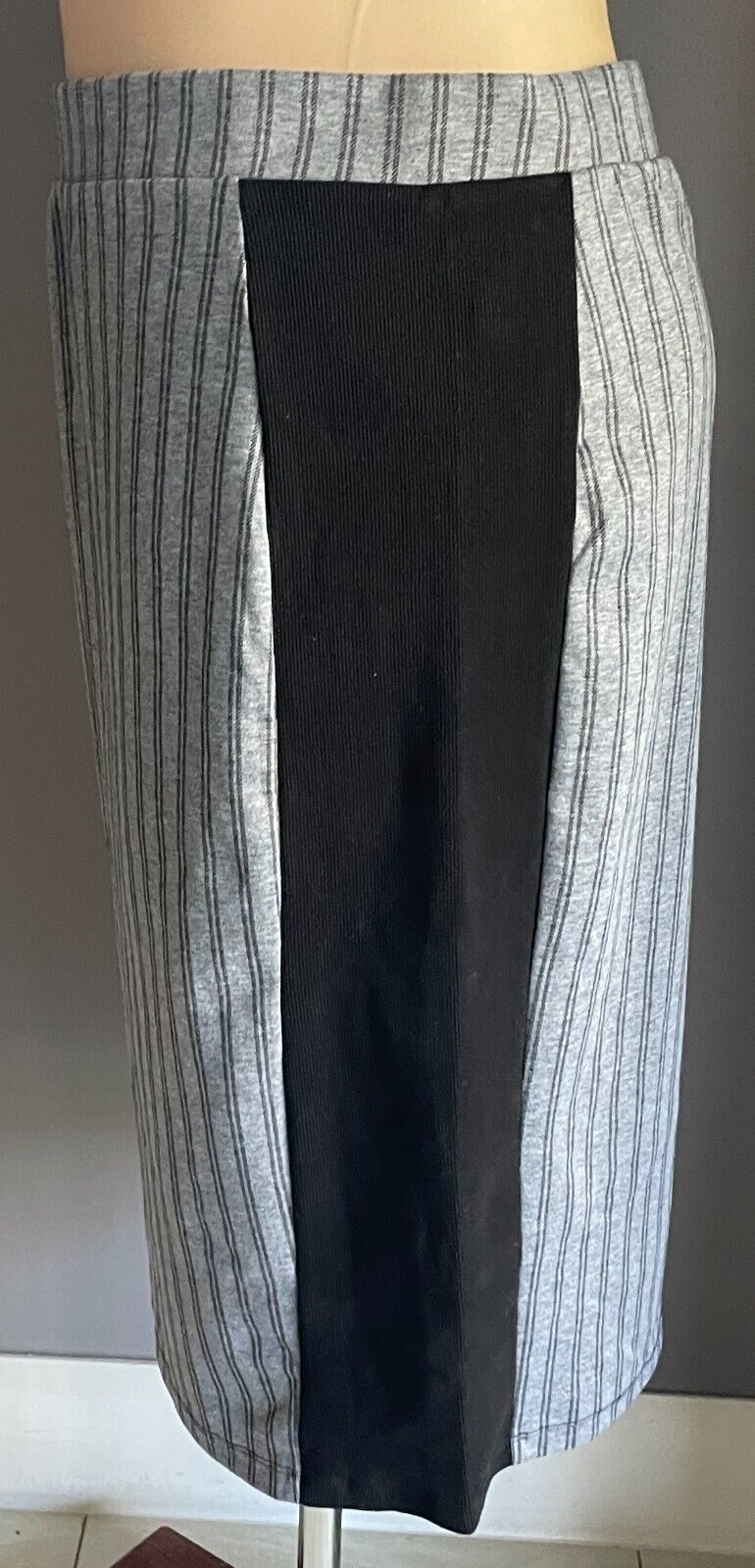 SUITE BOUTIQUE Pencil Skirt Grey Black Stripe Panel Stretch Knit Size 18 NEW