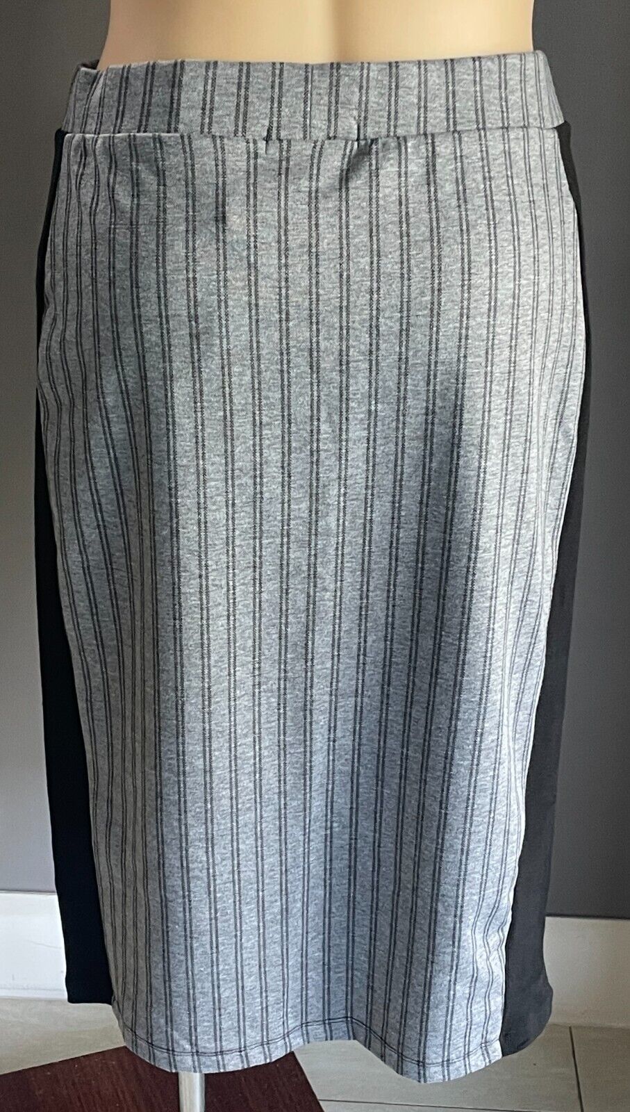 SUITE BOUTIQUE Pencil Skirt Grey Black Stripe Panel Stretch Knit Size 18 NEW