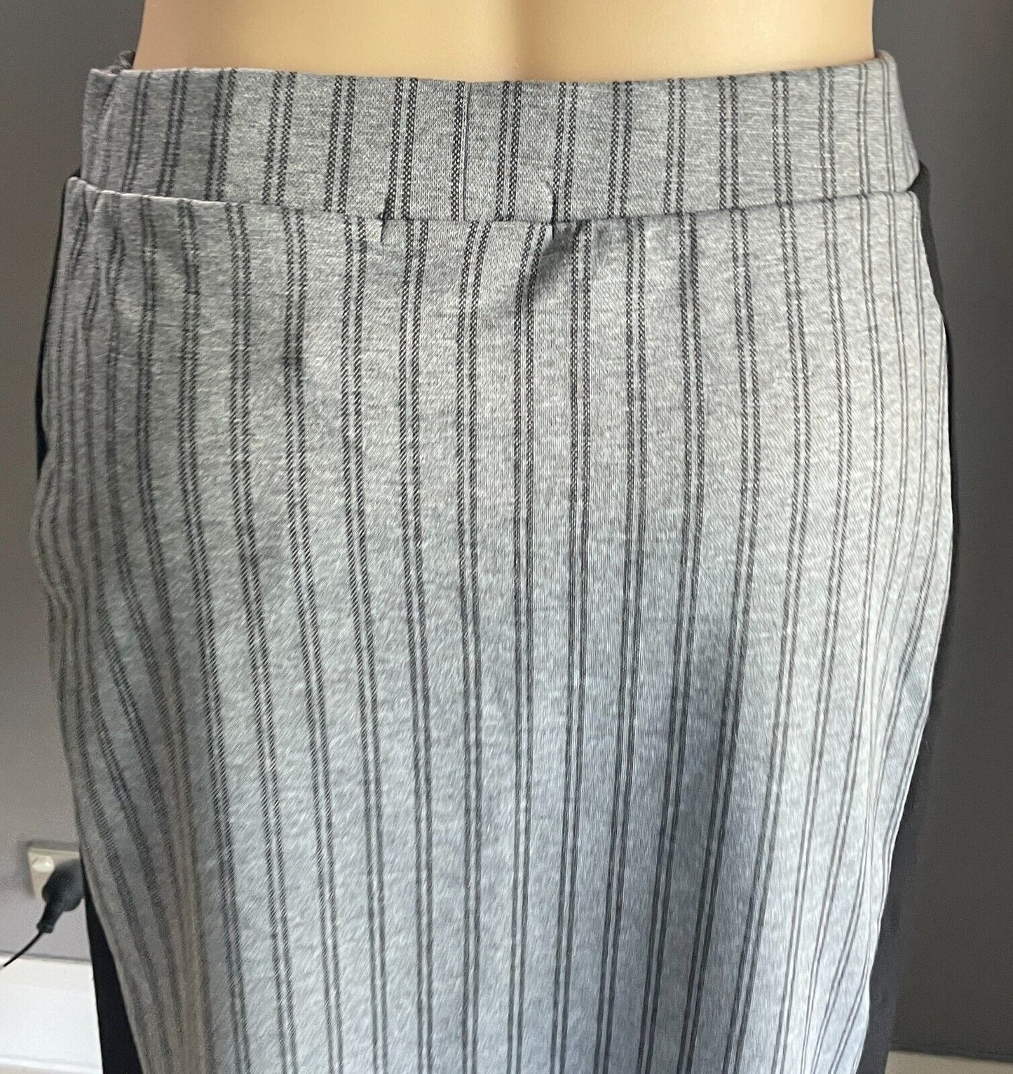 SUITE BOUTIQUE Pencil Skirt Grey Black Stripe Panel Stretch Knit Size 18 NEW