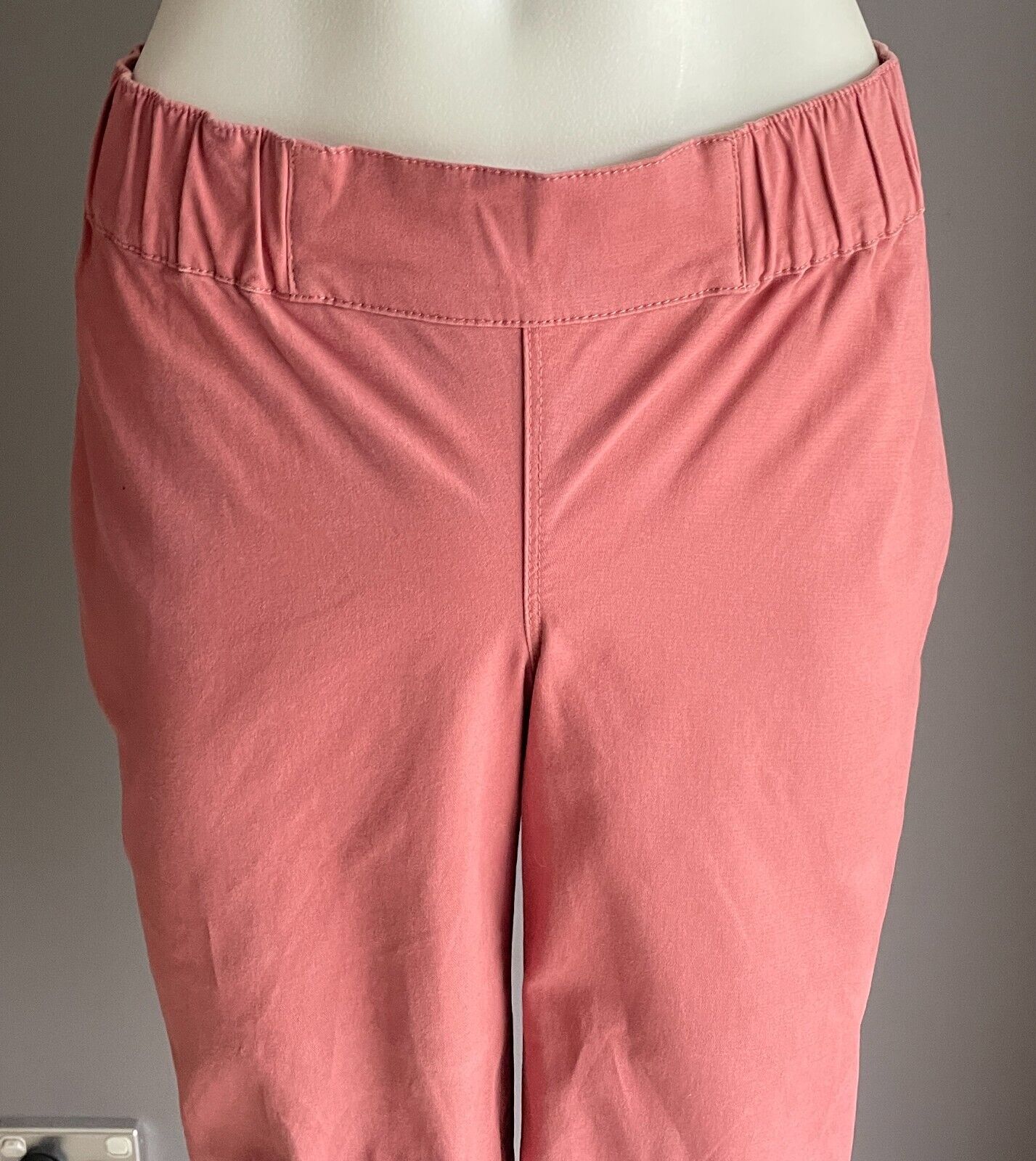 ASOS Jogger Pants Dusty Rose Tapered Leg Size 6 8 Pull On Style Cropped Length