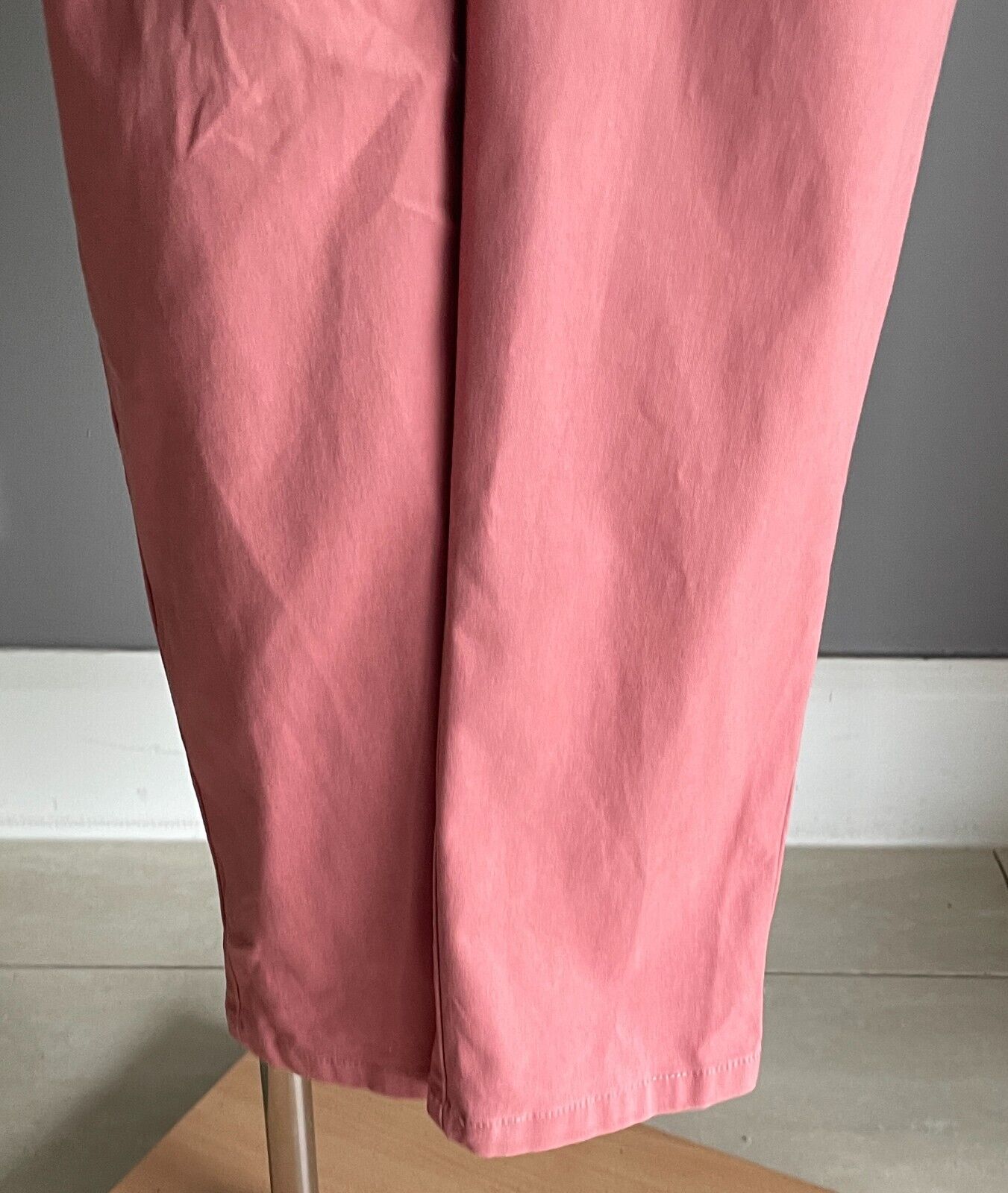 ASOS Jogger Pants Dusty Rose Tapered Leg Size 6 8 Pull On Style Cropped Length