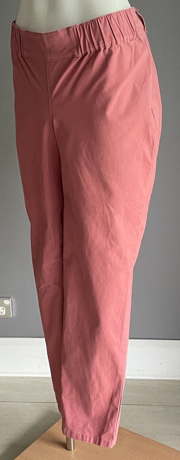 ASOS Jogger Pants Dusty Rose Tapered Leg Size 6 8 Pull On Style Cropped Length