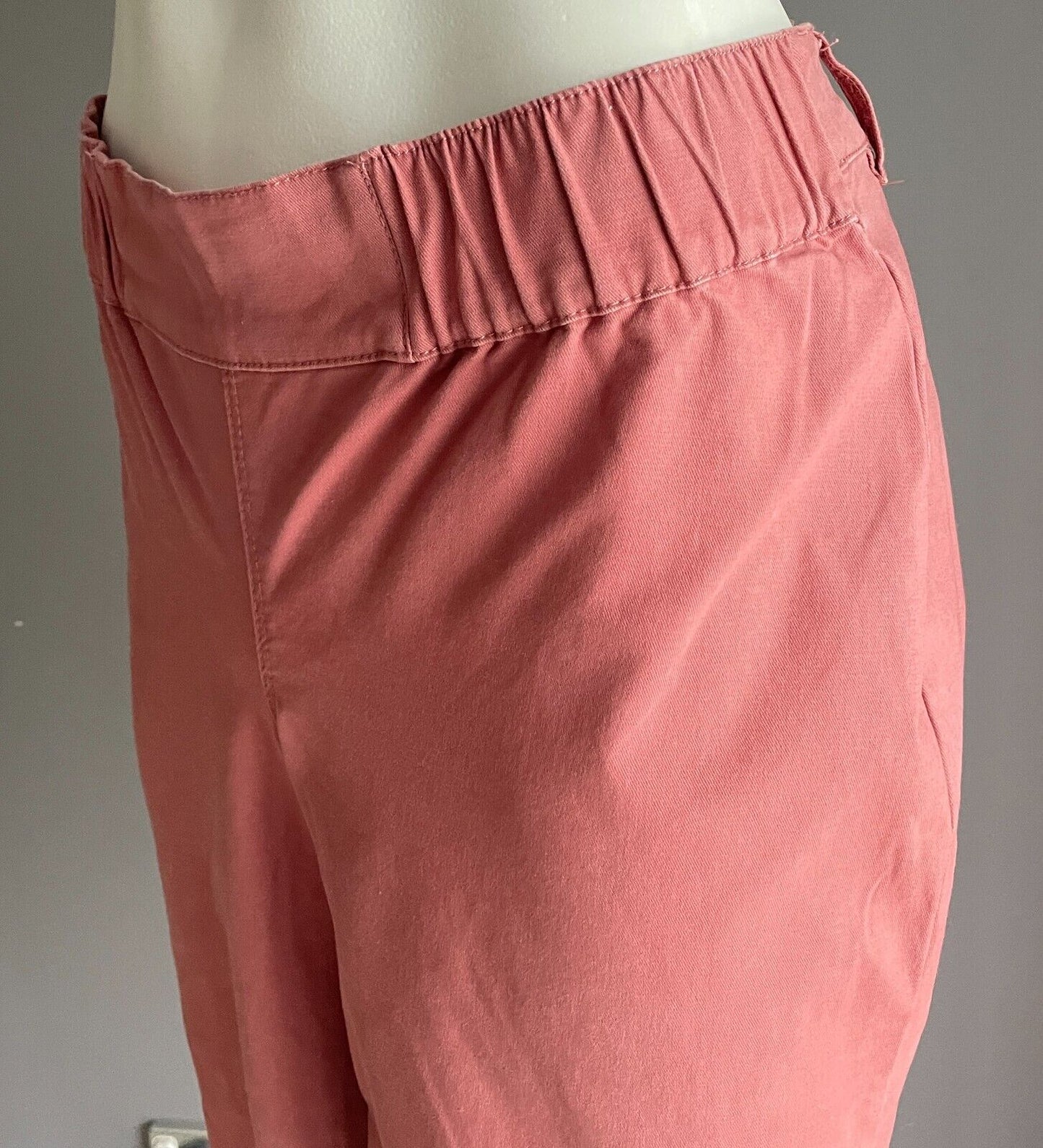 ASOS Jogger Pants Dusty Rose Tapered Leg Size 6 8 Pull On Style Cropped Length