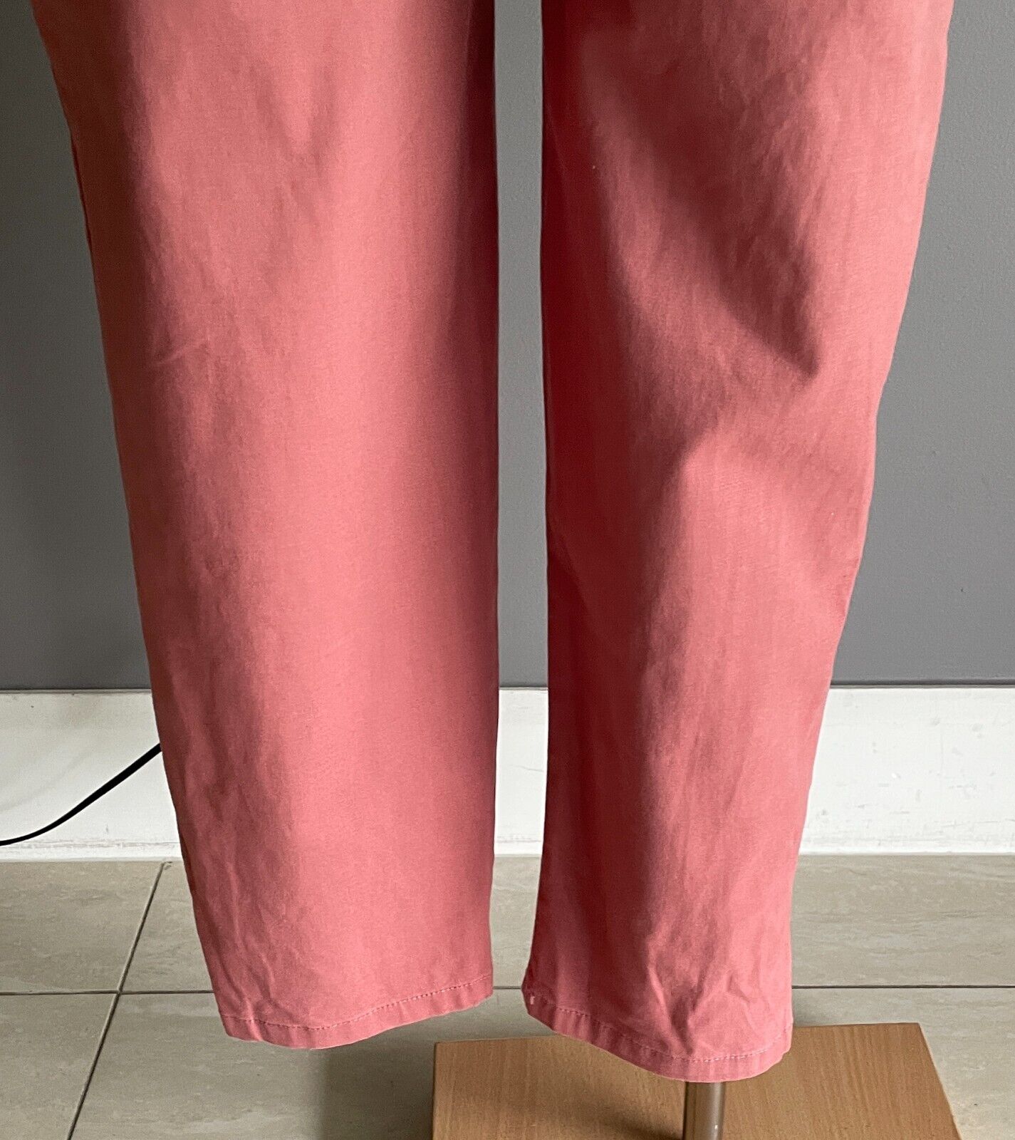 ASOS Jogger Pants Dusty Rose Tapered Leg Size 6 8 Pull On Style Cropped Length