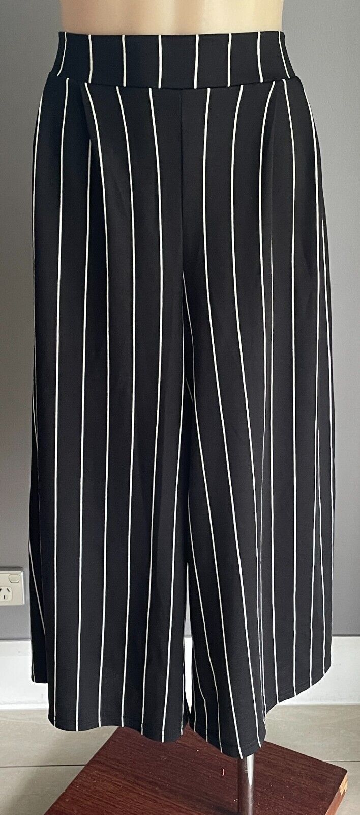 TEMT Pants Black White Stripe Wide Leg Cropped Stretch Size XL 81 cm Waist NEW