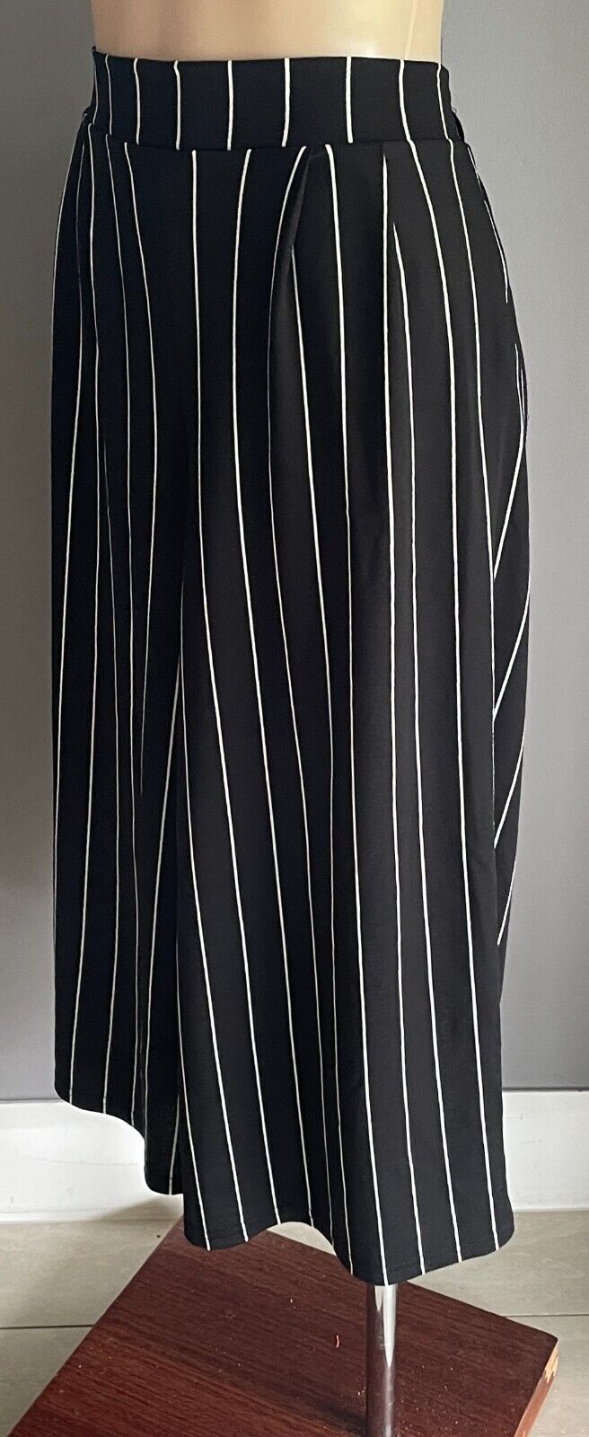 TEMT Pants Black White Stripe Wide Leg Cropped Stretch Size XL 81 cm Waist NEW
