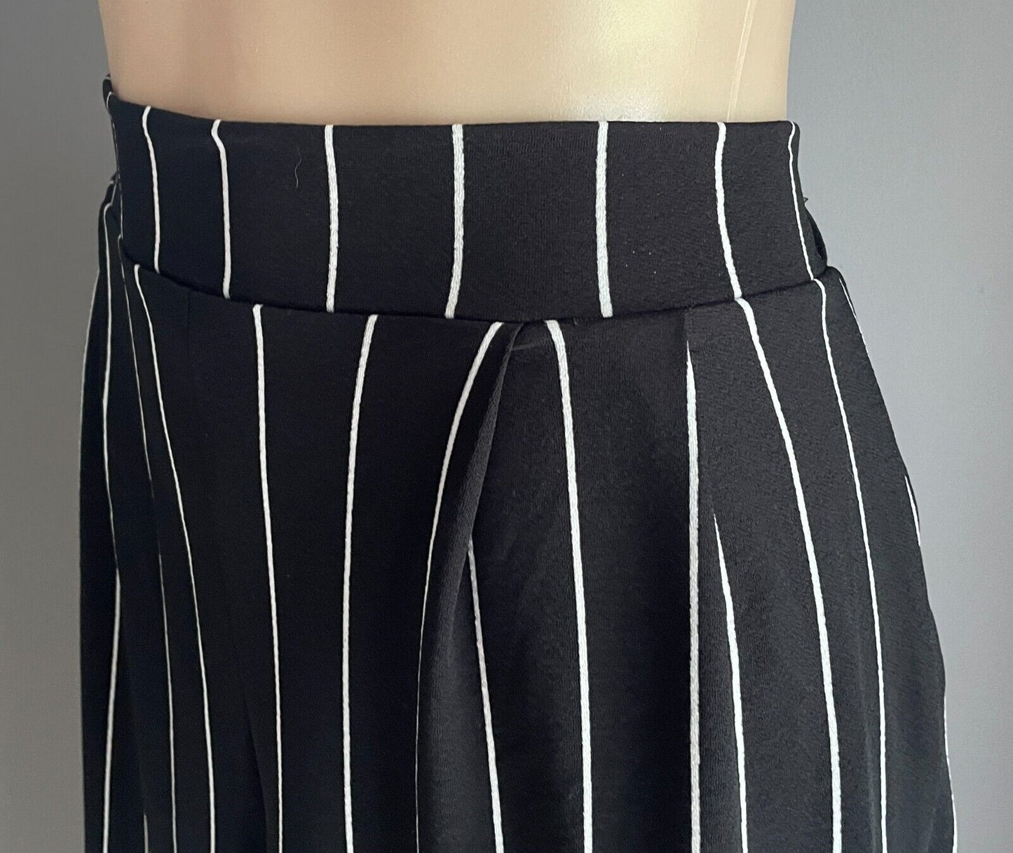TEMT Pants Black White Stripe Wide Leg Cropped Stretch Size XL 81 cm Waist NEW