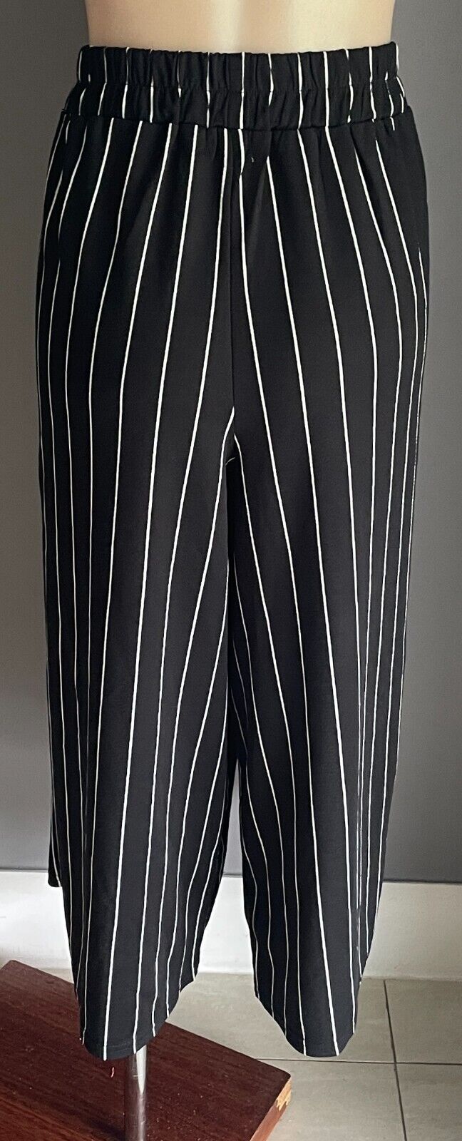 TEMT Pants Black White Stripe Wide Leg Cropped Stretch Size XL 81 cm Waist NEW