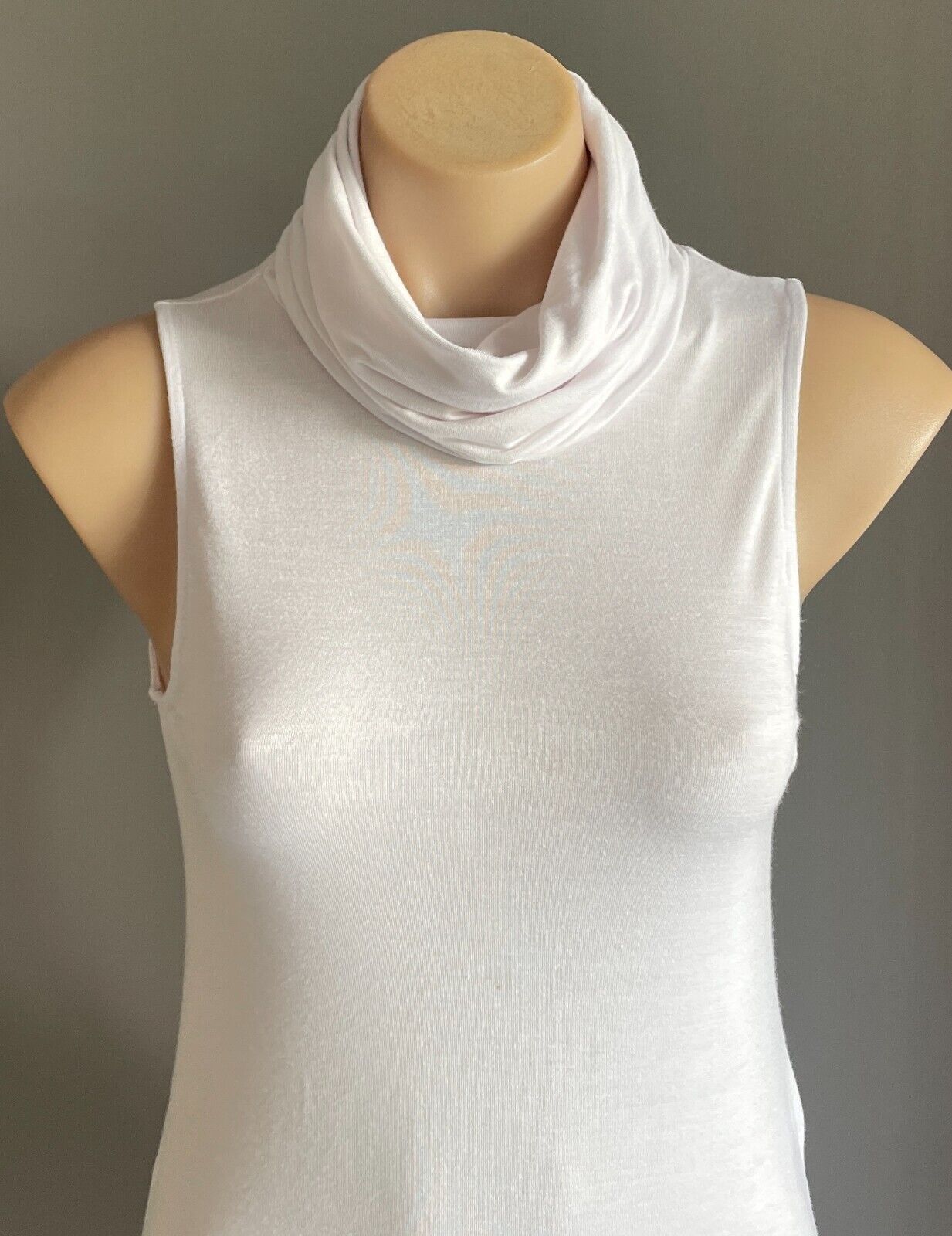 TEMT Top Long Tunic White Sleeveless Turtleneck W Side Slits Size 8 10 NEW
