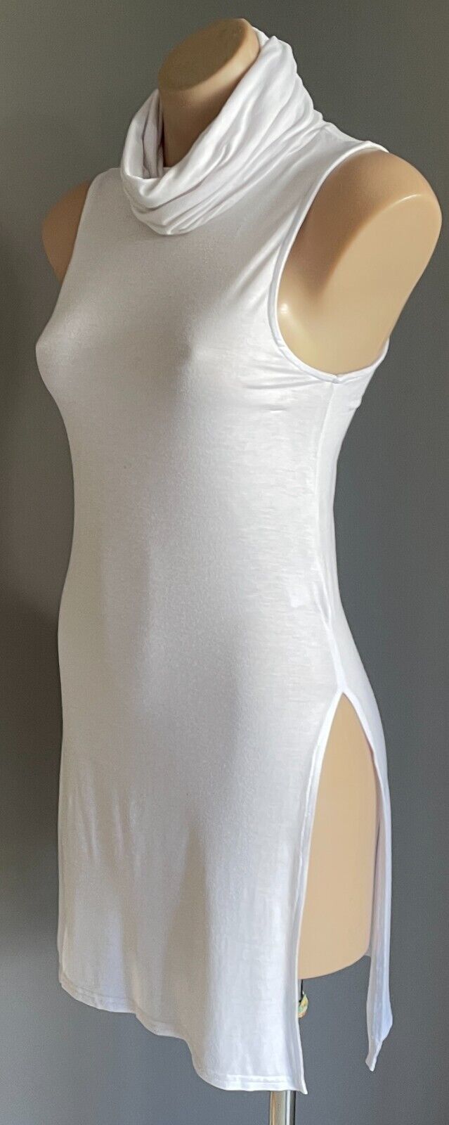 TEMT Top Long Tunic White Sleeveless Turtleneck W Side Slits Size 8 10 NEW