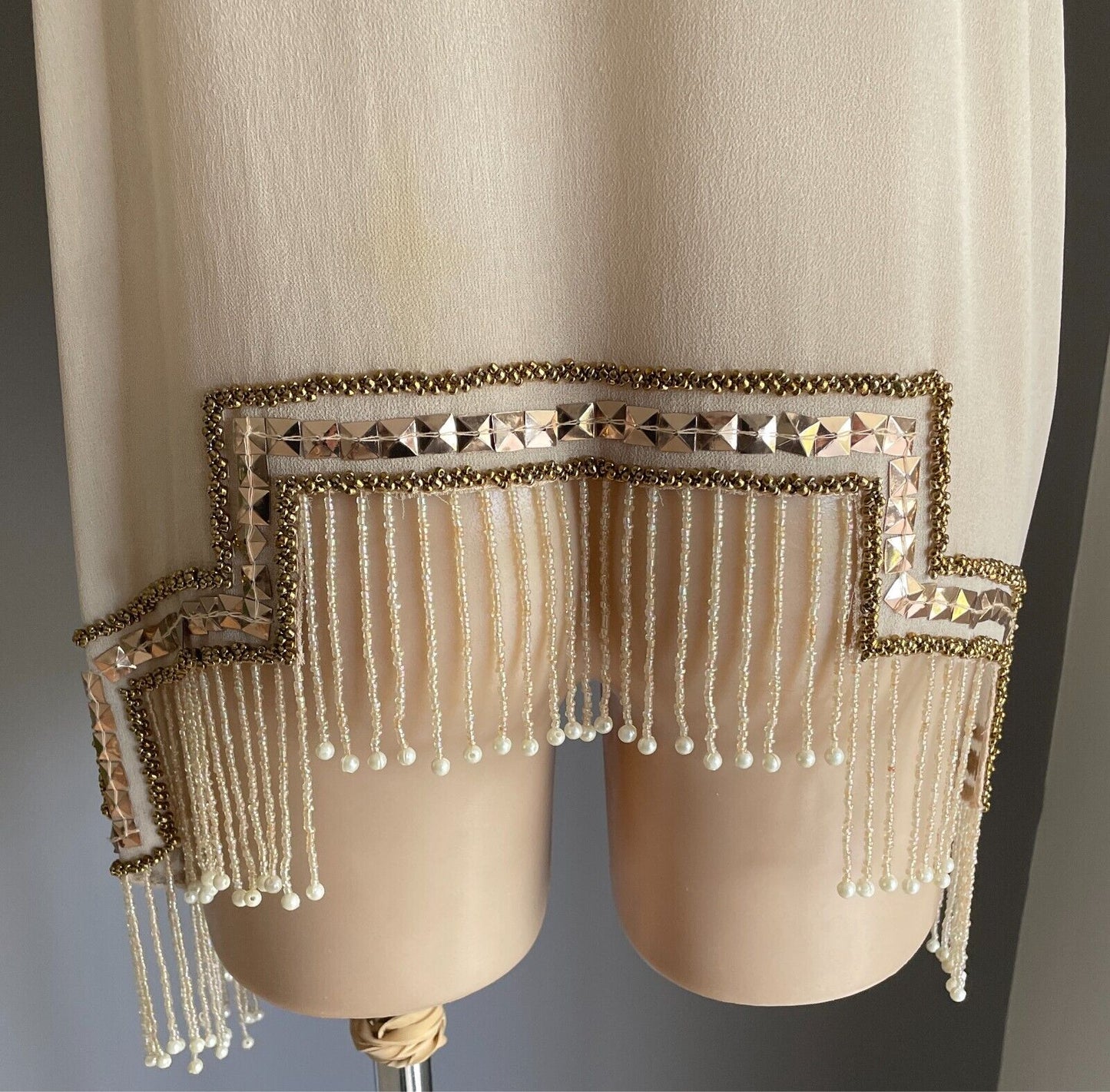 TEMT Top Beige Beaded Pearl Stud Size 14 Hanging Beads Notched Hem Flapper 20s