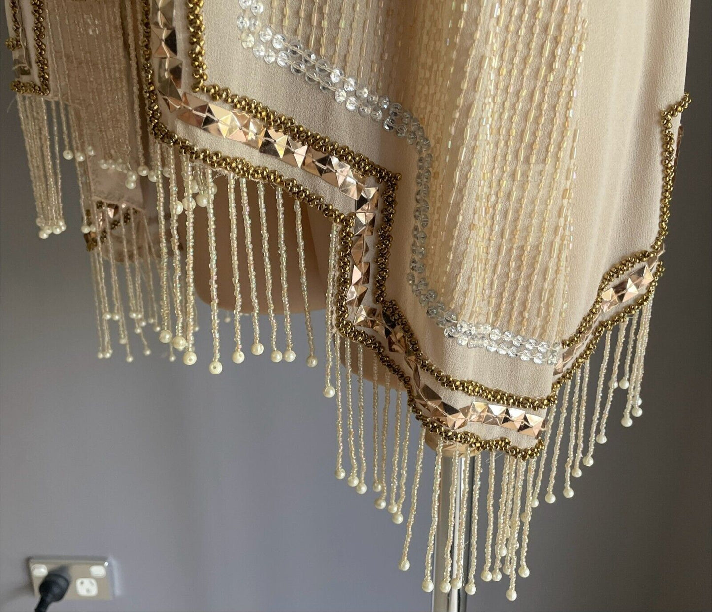 TEMT Top Beige Beaded Pearl Stud Size 14 Hanging Beads Notched Hem Flapper 20s