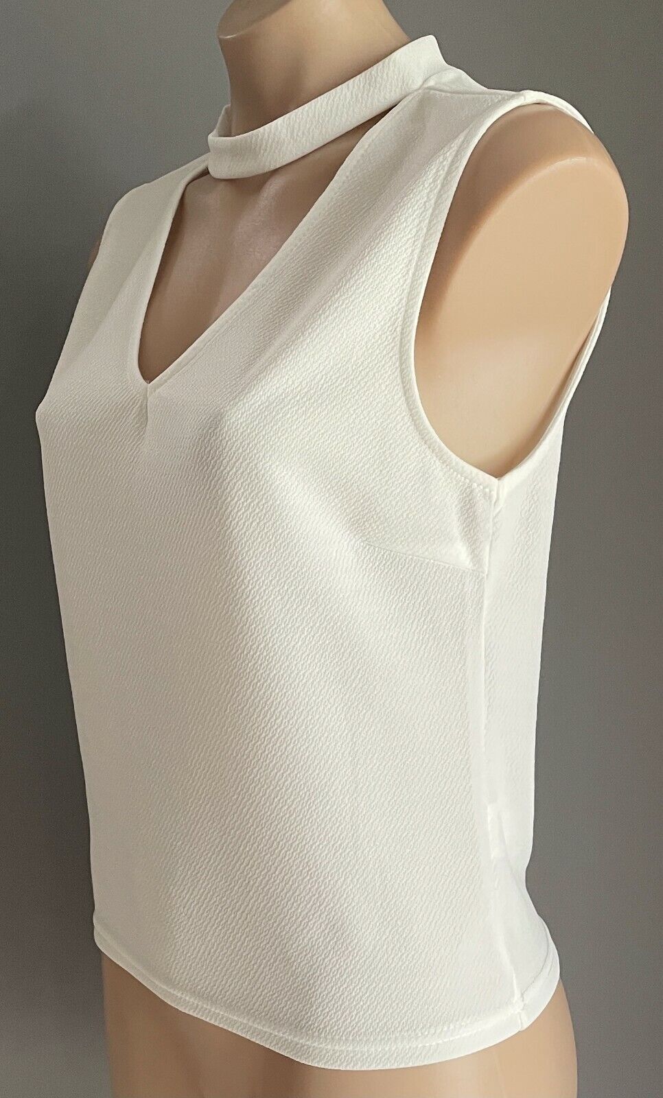 TEMT Top Peekaboo Blouse White Textured Fabric Sleeveless Size XL 12 NEW