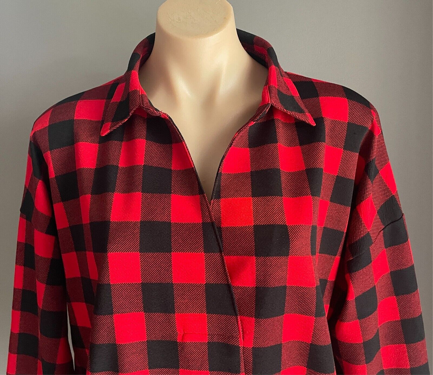 TEMT Top Red & Black Hi-Lo Hem Size S M 10 12 Adjustable Sleeves Relaxed Stretch