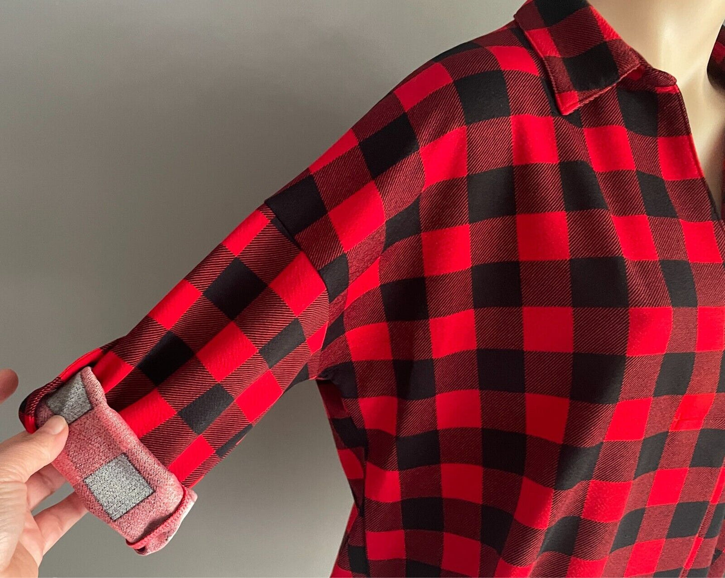 TEMT Top Red & Black Hi-Lo Hem Size S M 10 12 Adjustable Sleeves Relaxed Stretch