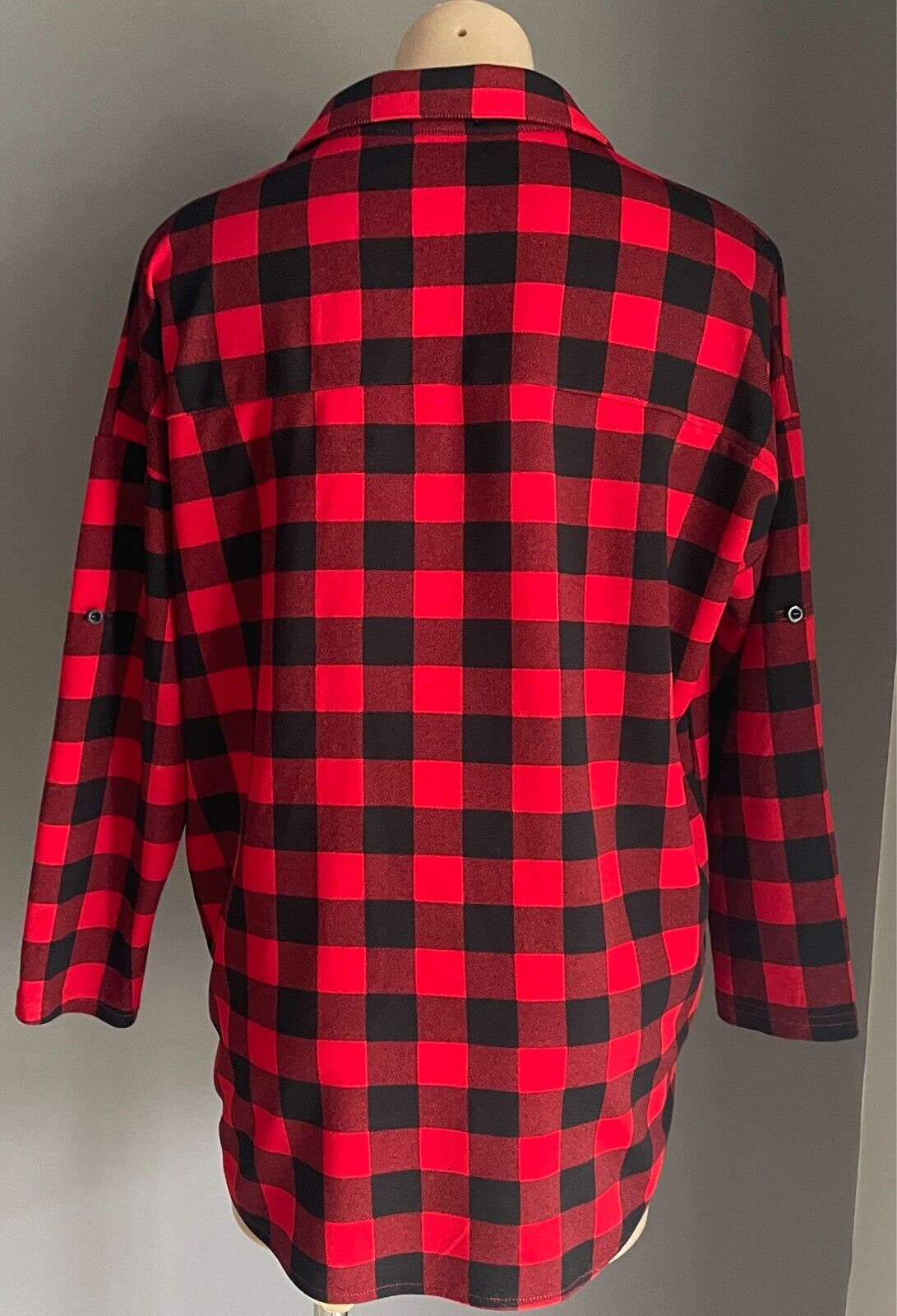 TEMT Top Red & Black Hi-Lo Hem Size S M 10 12 Adjustable Sleeves Relaxed Stretch