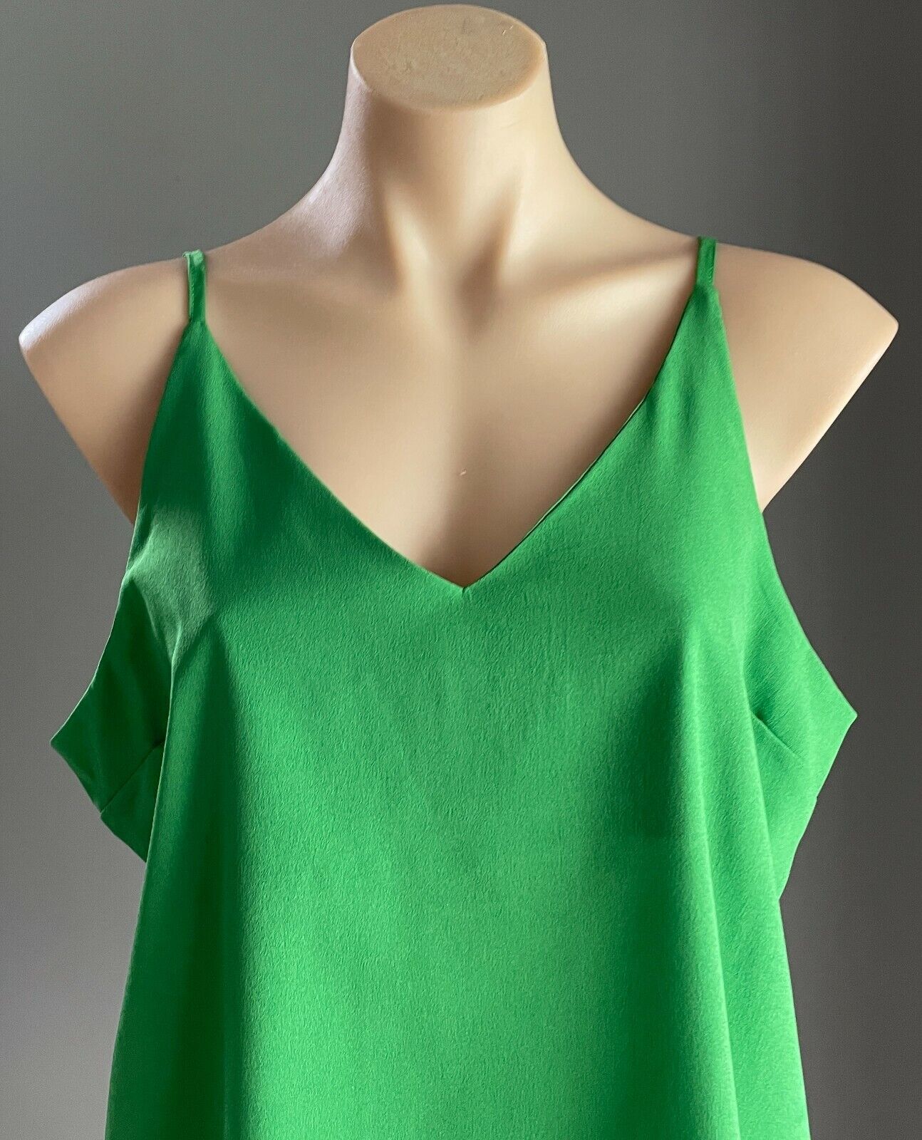 TEMT Top Hi-Lo Hem Camisole Green V-Neck Sleeveless Size 14 NEW