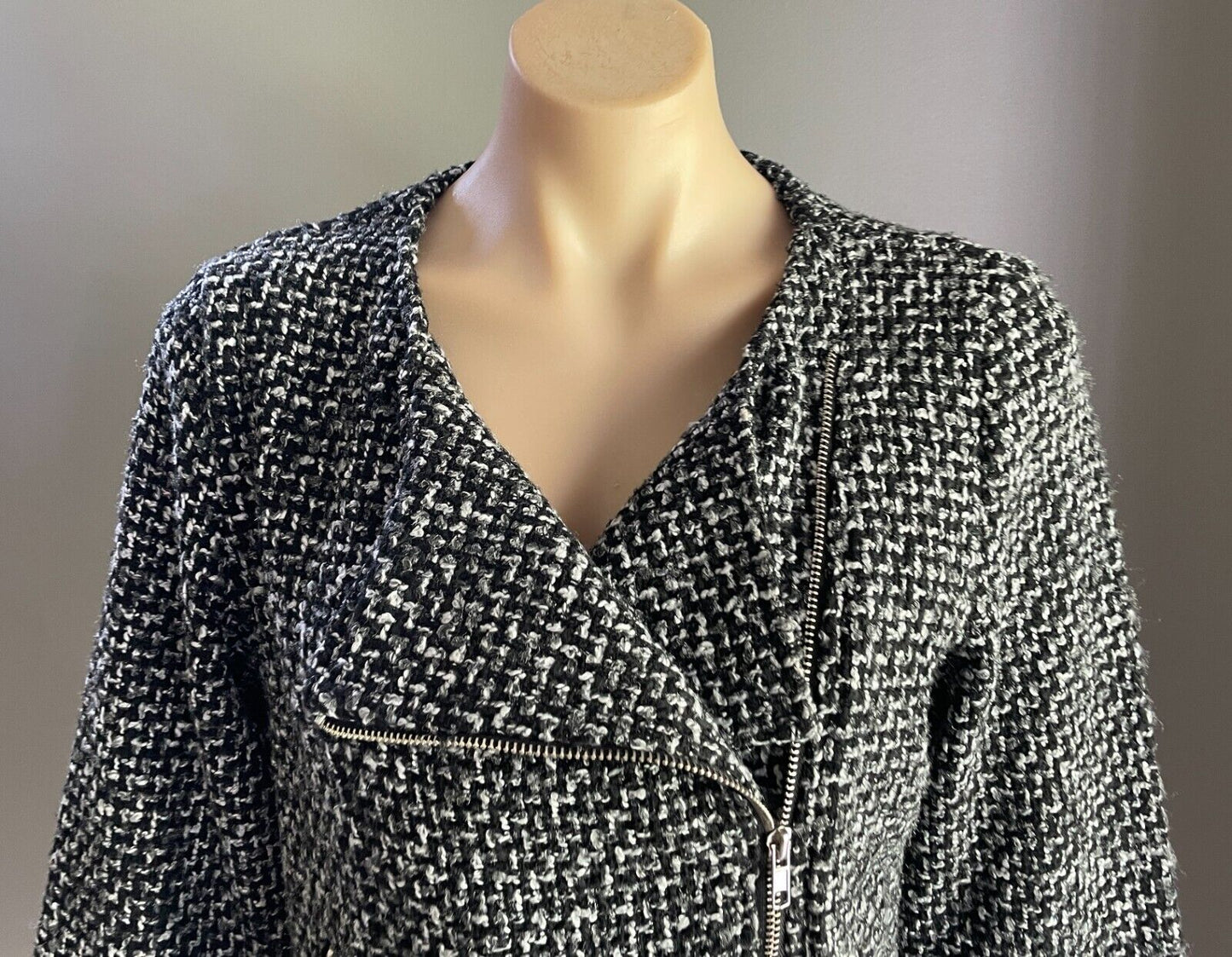 CHICABOOTI  Jacket Collarless Zip Front Grey Black White Tweed Size 12 Tailored