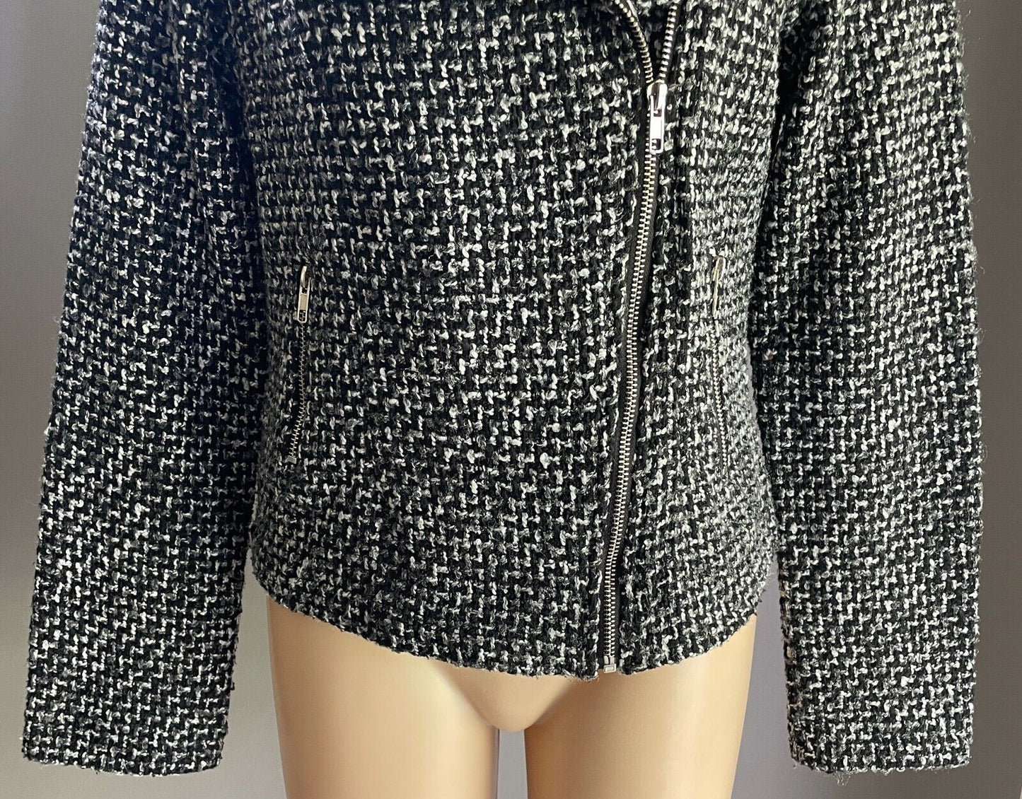 CHICABOOTI  Jacket Collarless Zip Front Grey Black White Tweed Size 12 Tailored