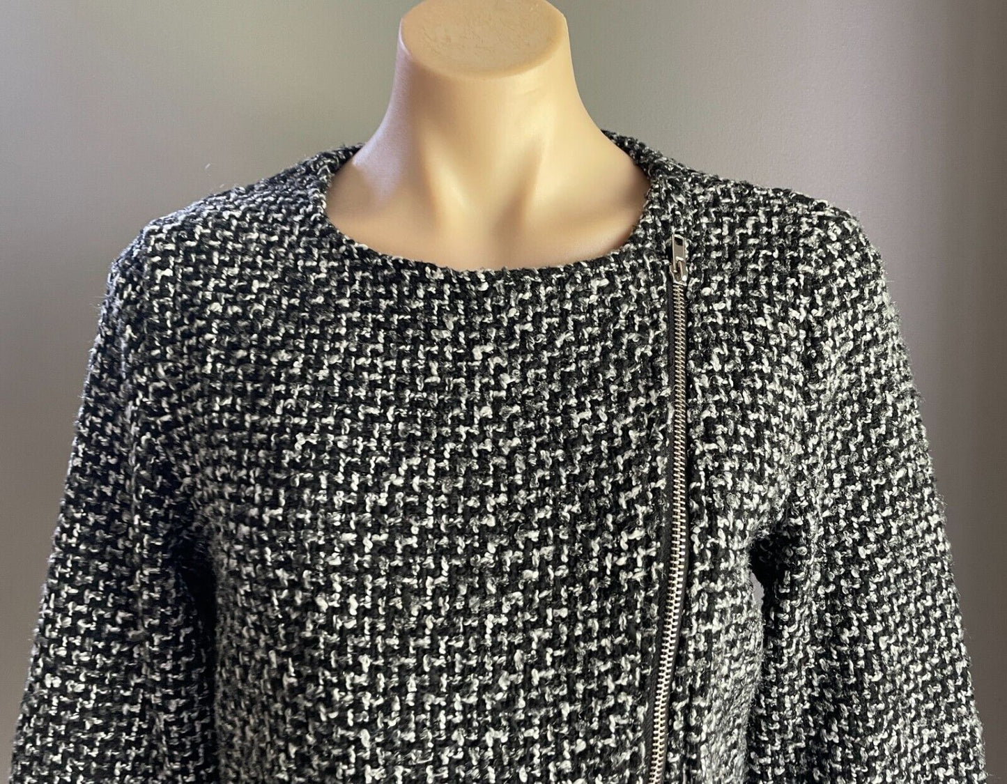 CHICABOOTI  Jacket Collarless Zip Front Grey Black White Tweed Size 12 Tailored