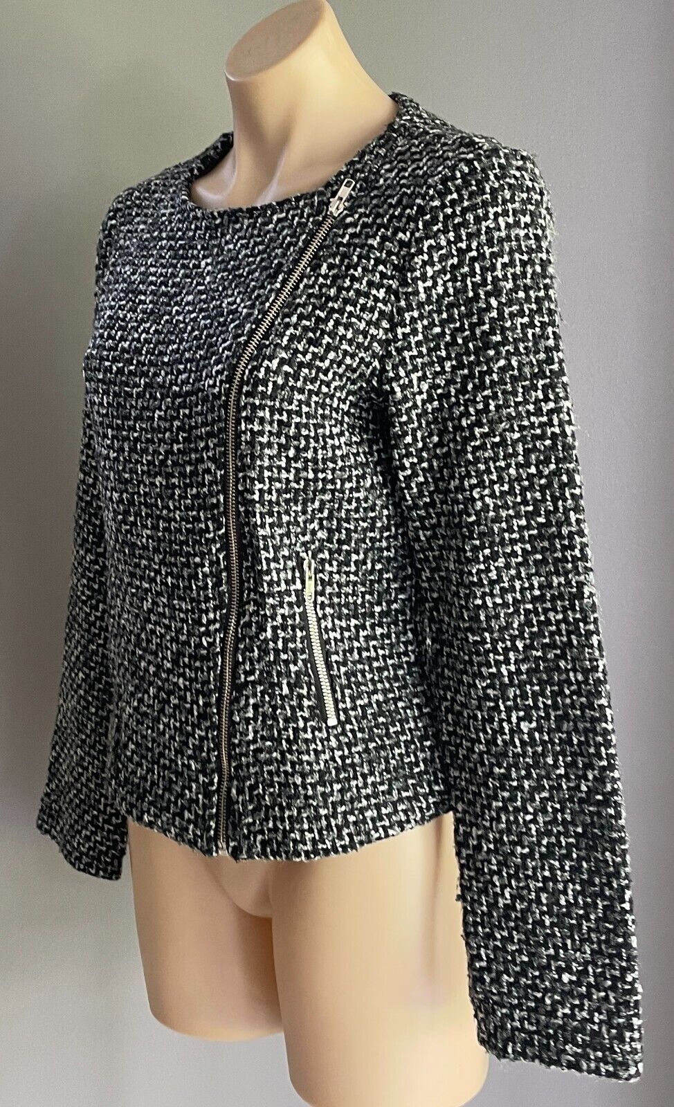 CHICABOOTI  Jacket Collarless Zip Front Grey Black White Tweed Size 12 Tailored