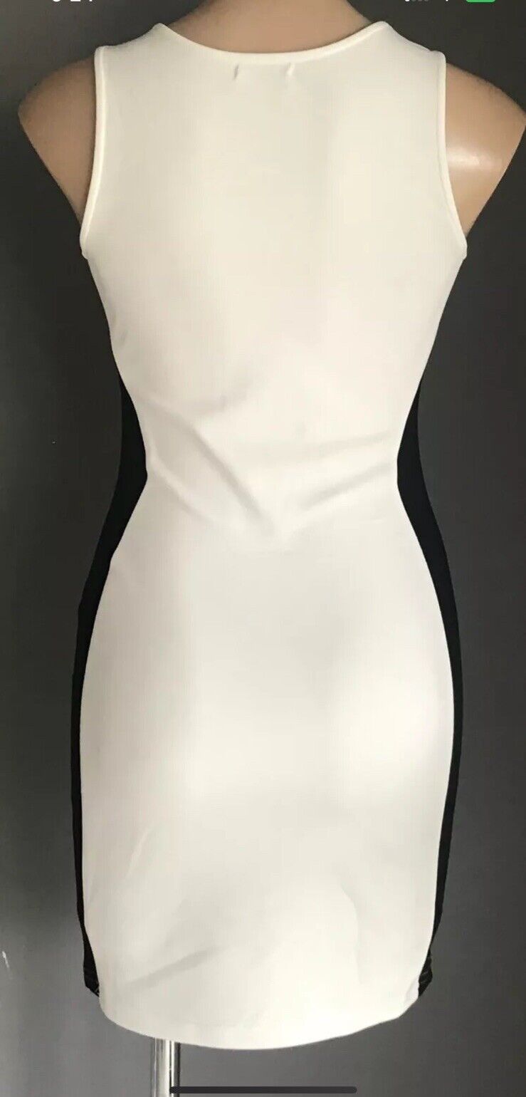 CHICABOOTI  Bodycon Dress Sleeveless Stretch Black Studs White Black Trim M 10
